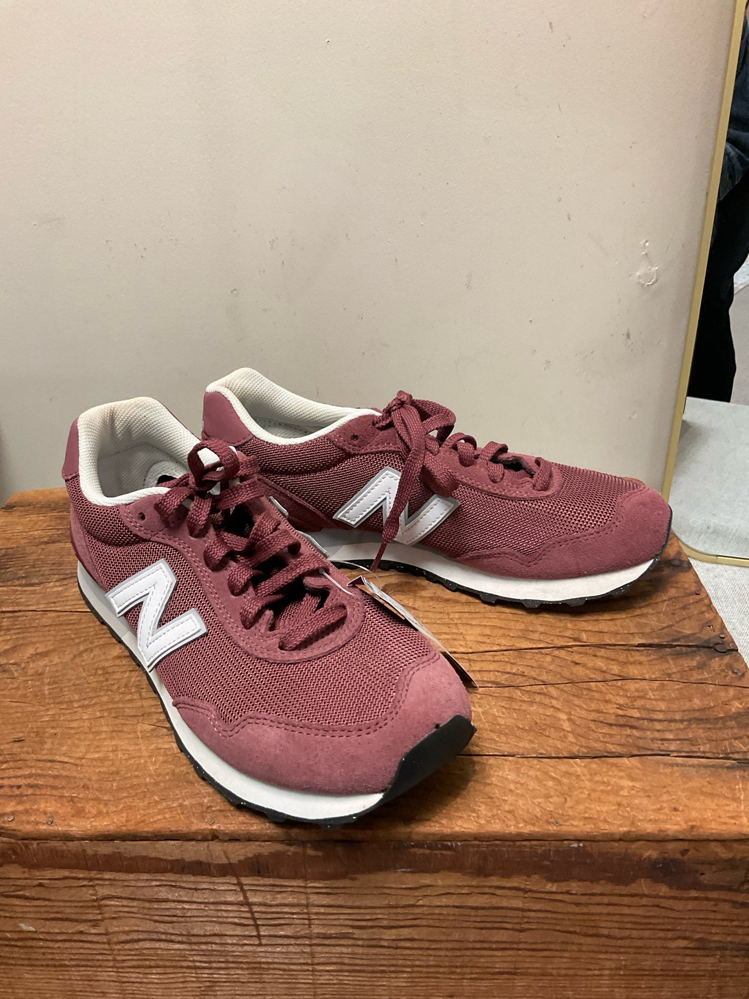 8 NEW BALANCE ROSE SHOES