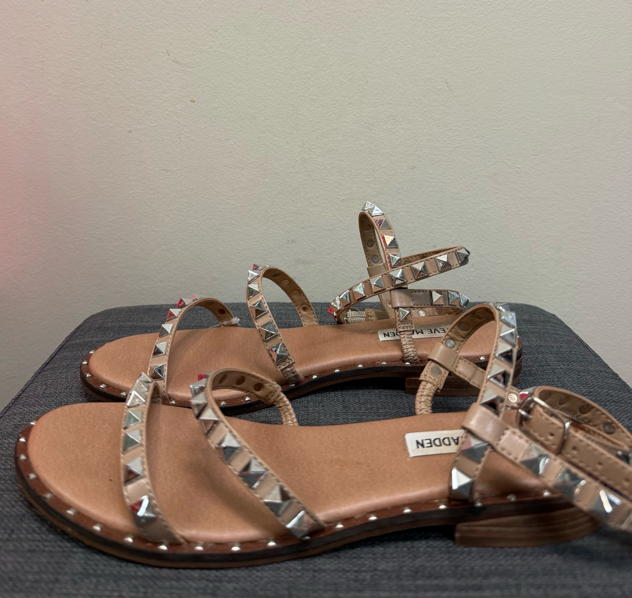 6.5 STEVE MADDEN Tan Sandals
