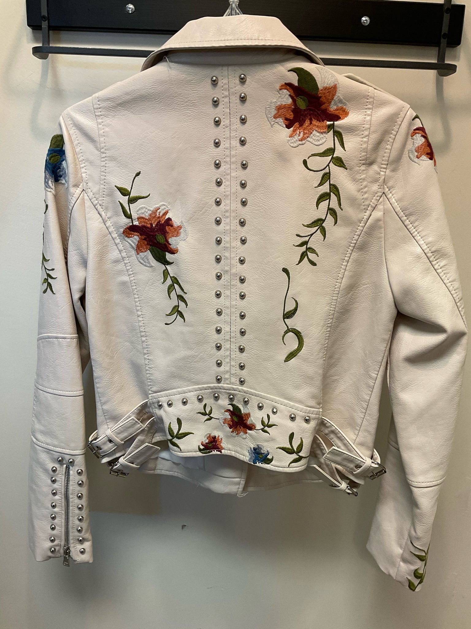 Size M YILANUOYI Cream Jacket