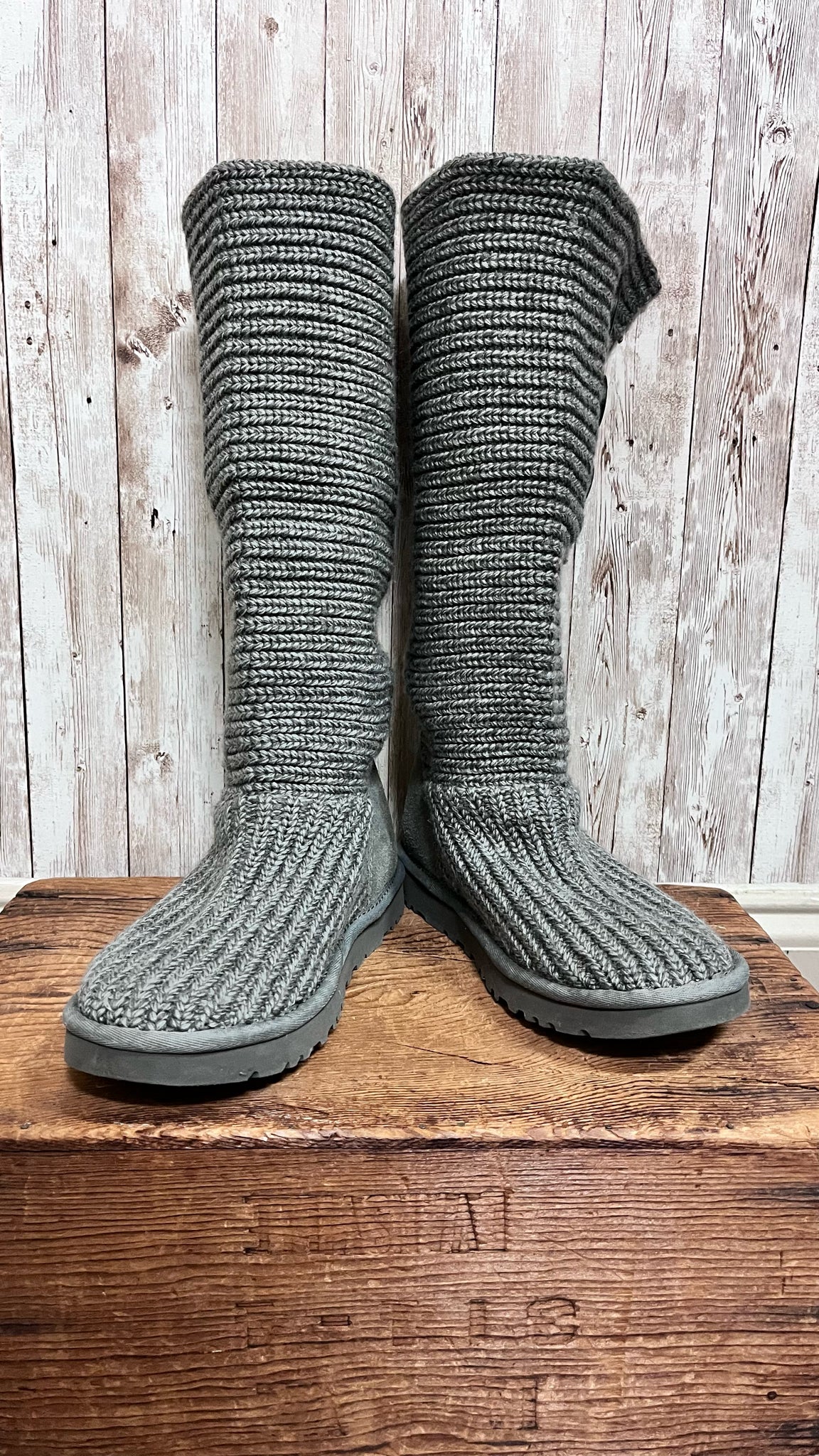 7 UGG GREY Boots