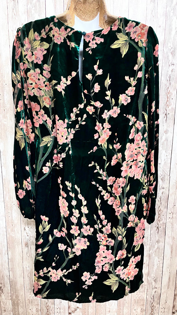 Size M SCOOP GREEN FLORAL Dress