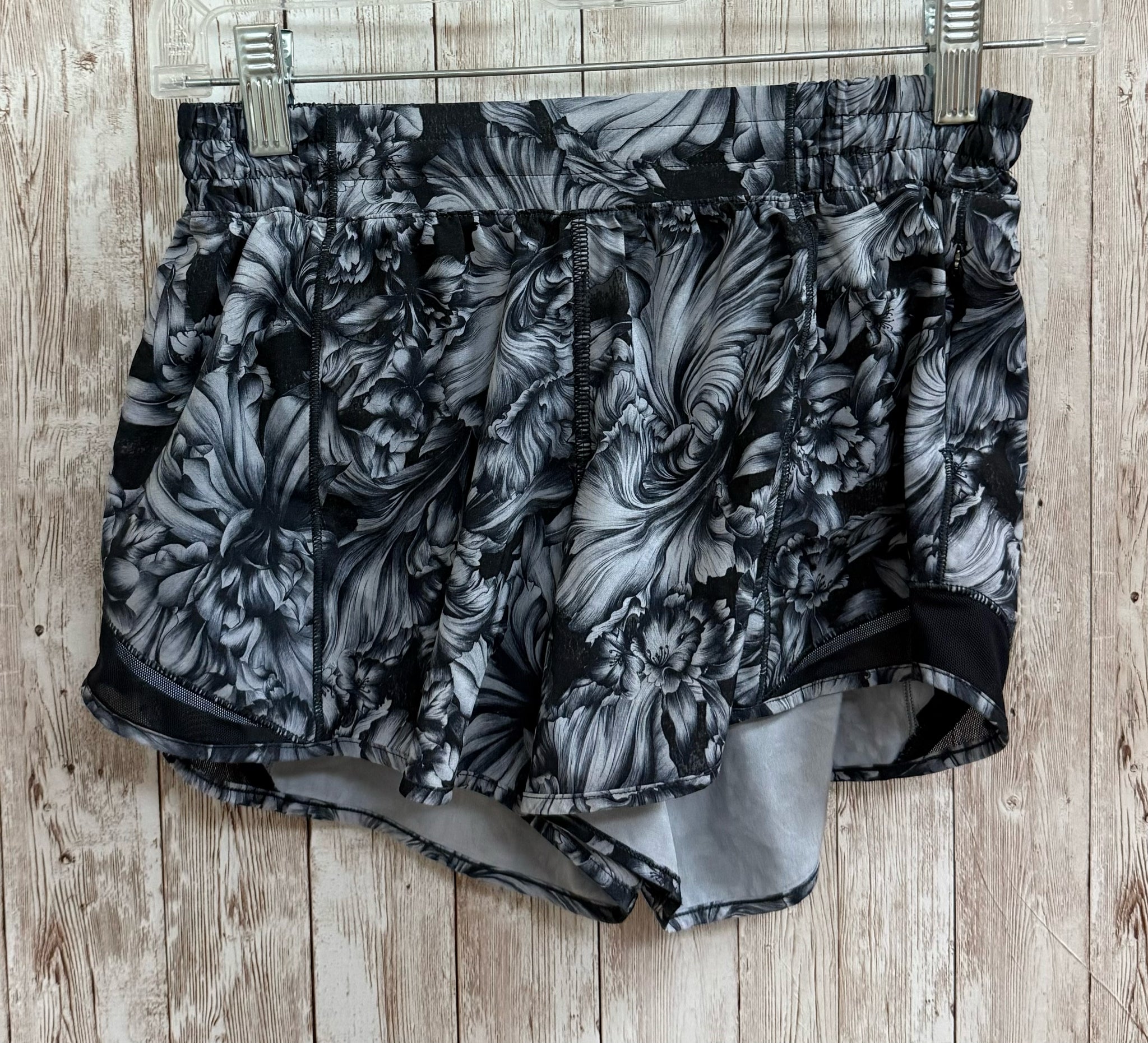 Size 4 LULULEMON BLACK AND GREY Shorts