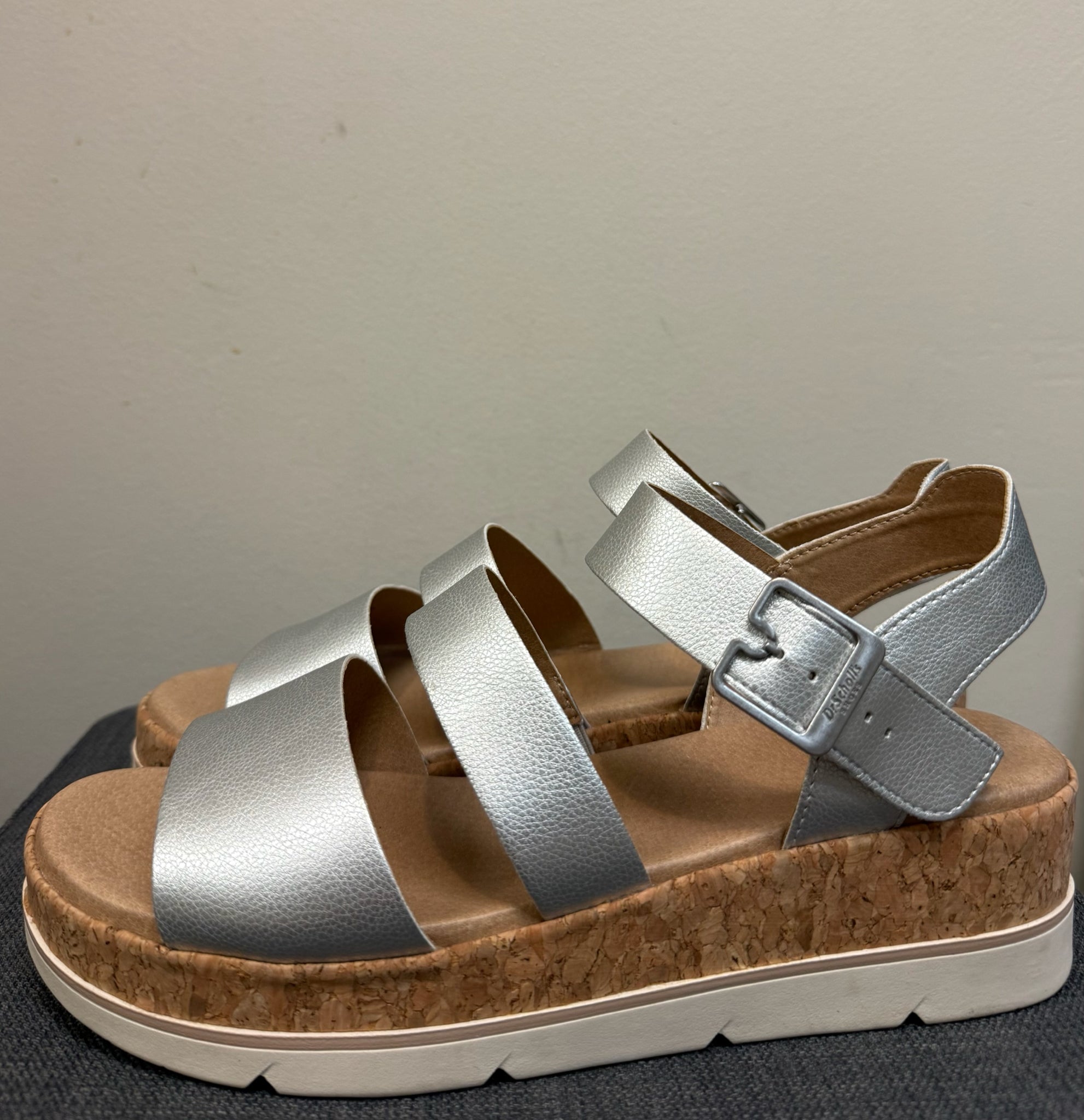 10 DR SCHOLL'S Silver Wedges