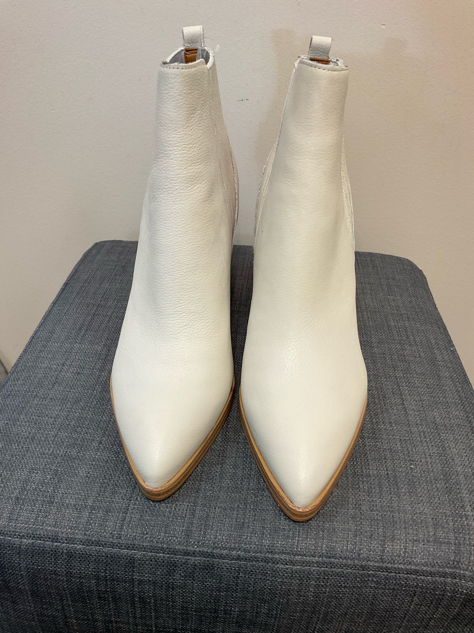 9.5 MARC FISHER Cream Boots