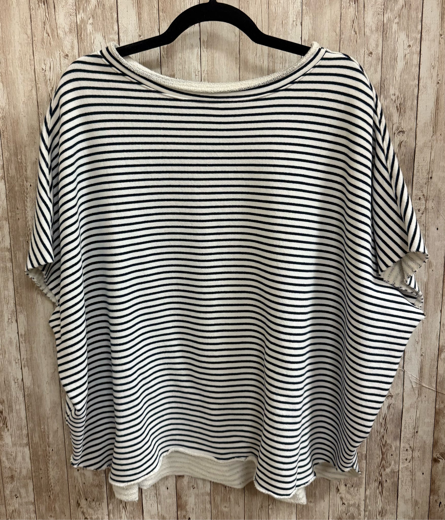 Size One Size FRANK & EILEEN WHITE AND NAVY Top