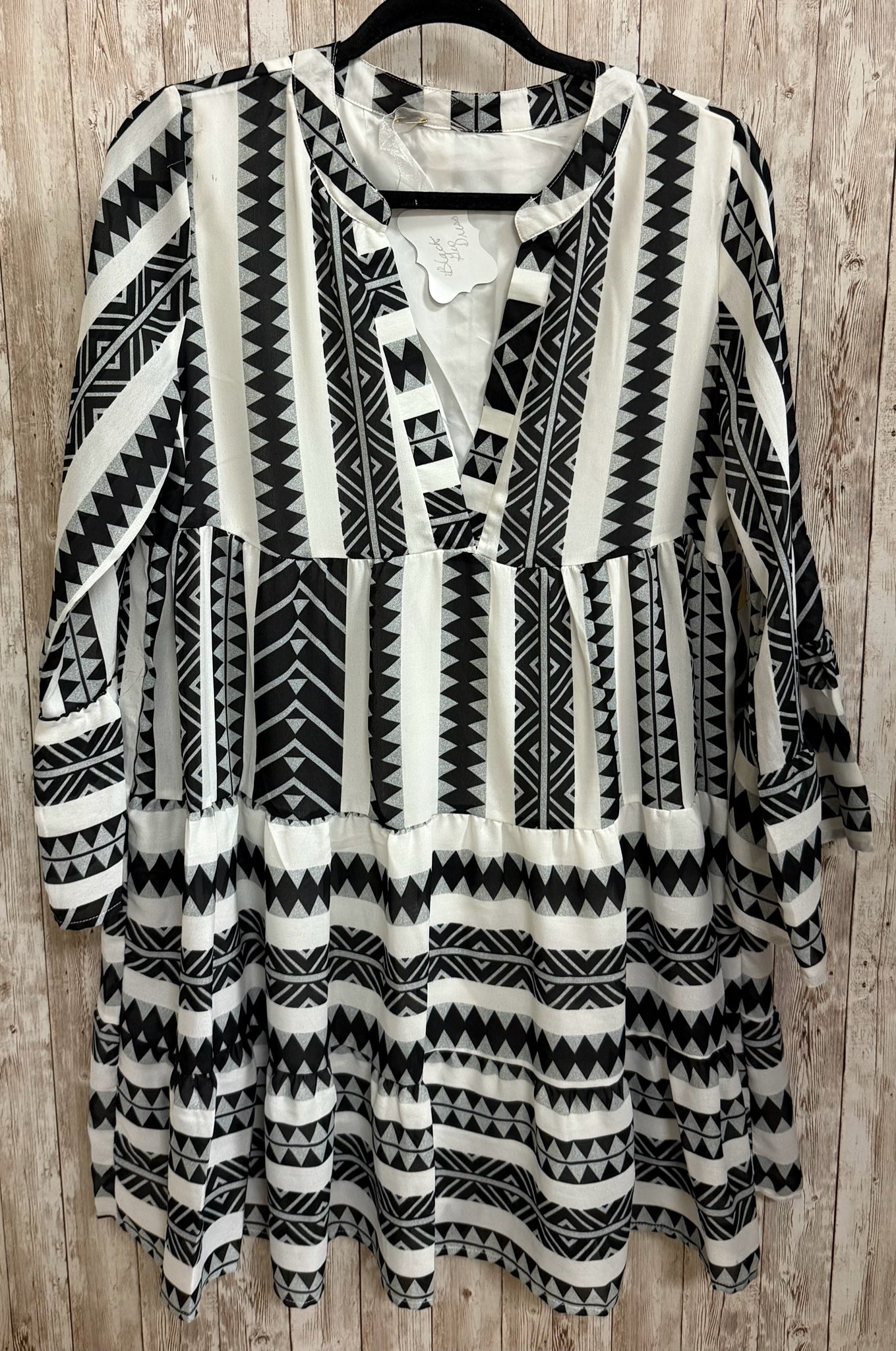 Size M NO DESIGN White and Black Dress