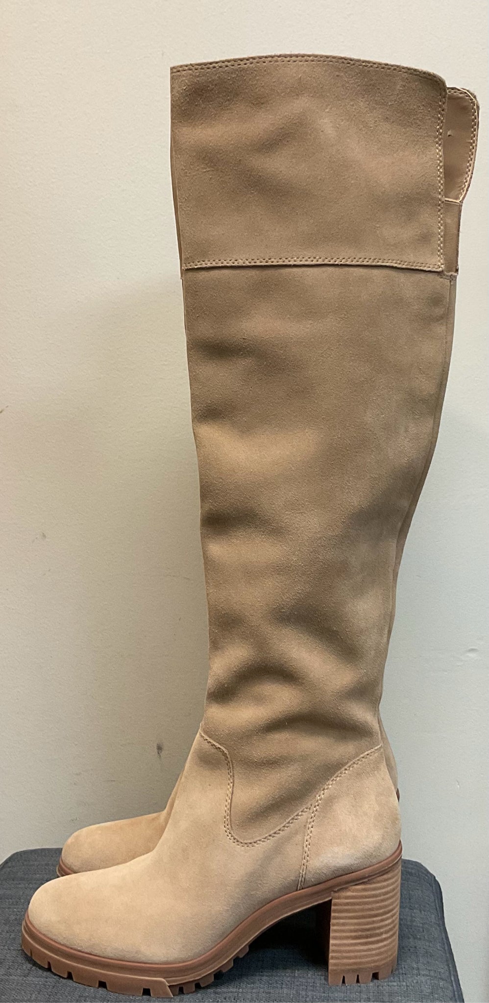 8 VINCE CAMUTO TAN SUEDE Boots