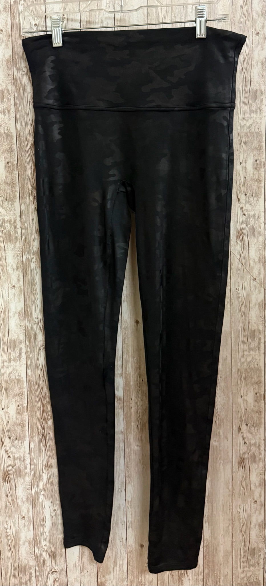 Size L SPANX BLACK CAMO Leggings
