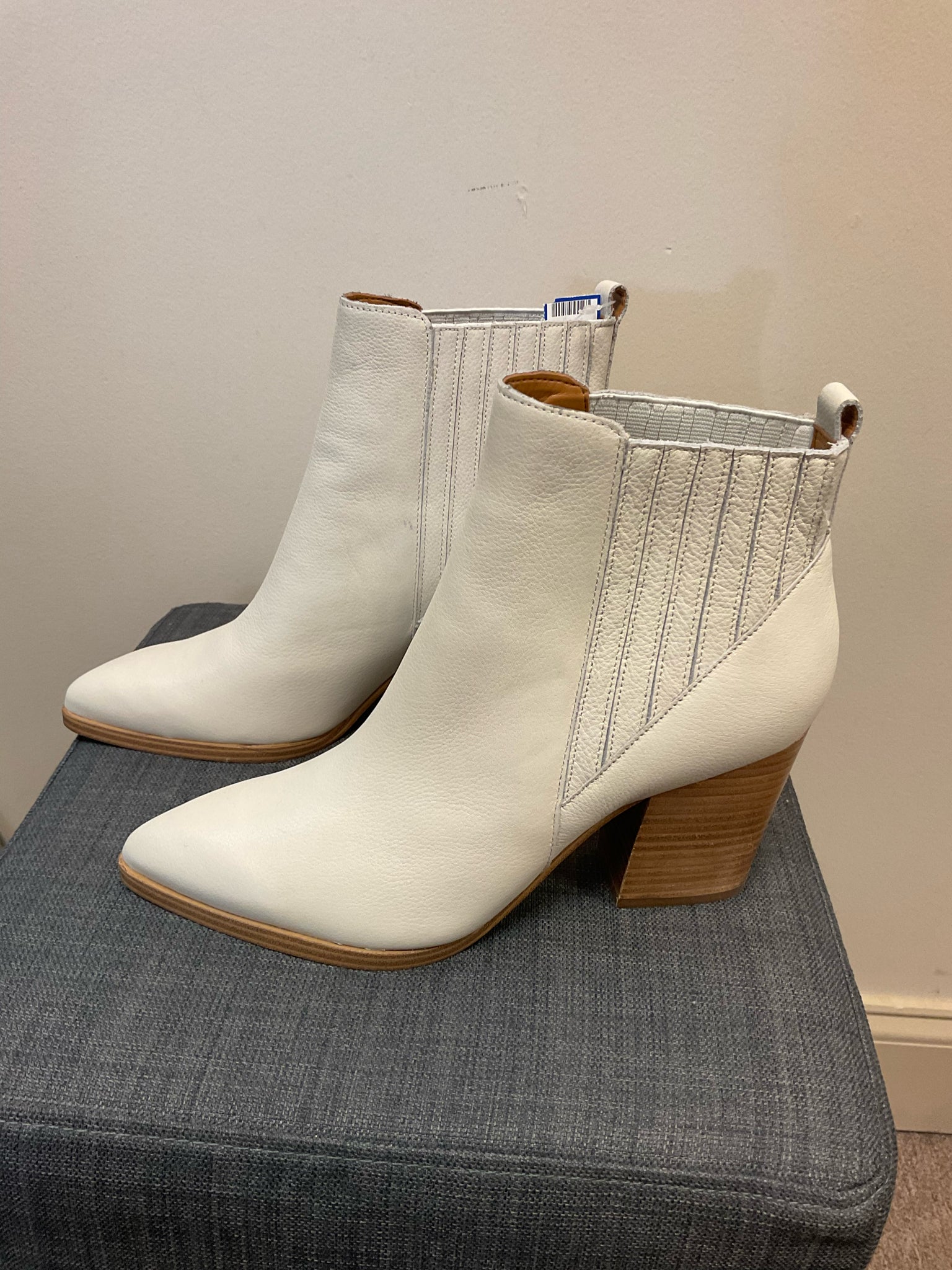 9.5 MARC FISHER Cream Boots