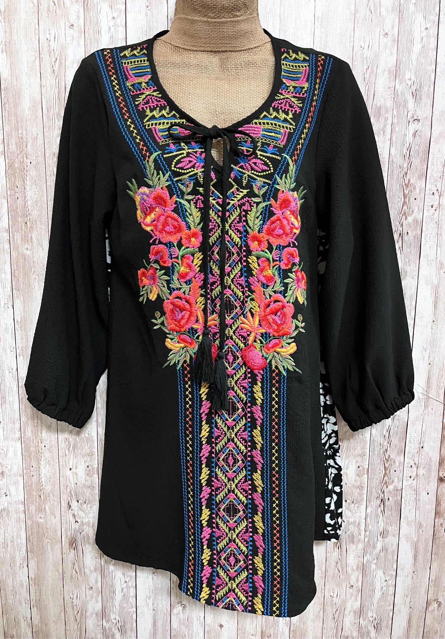 Size M CALESSA BLACK MULTI Top