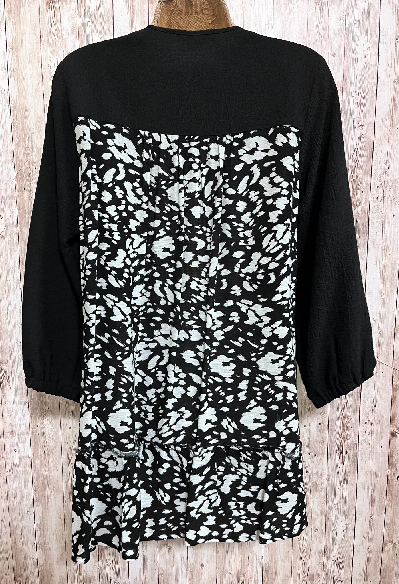 Size M CALESSA BLACK MULTI Top