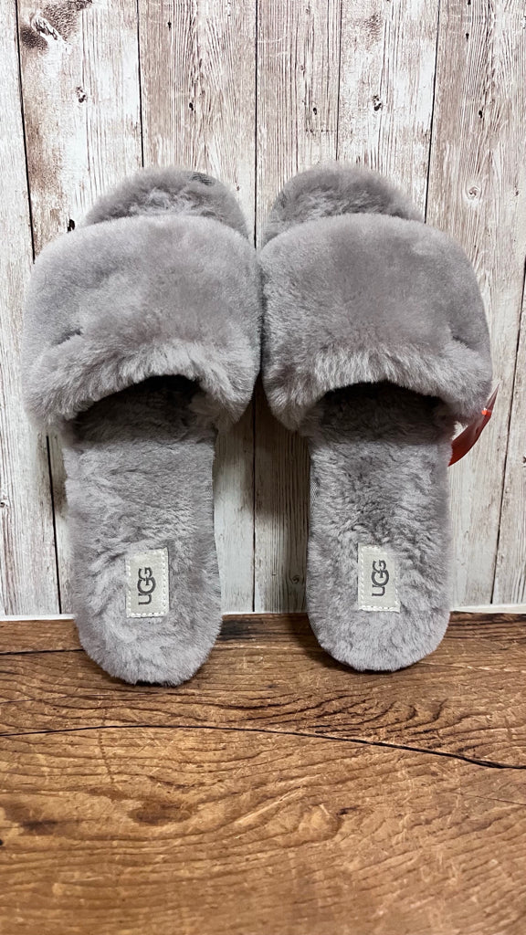 7 UGG GREY SHOES