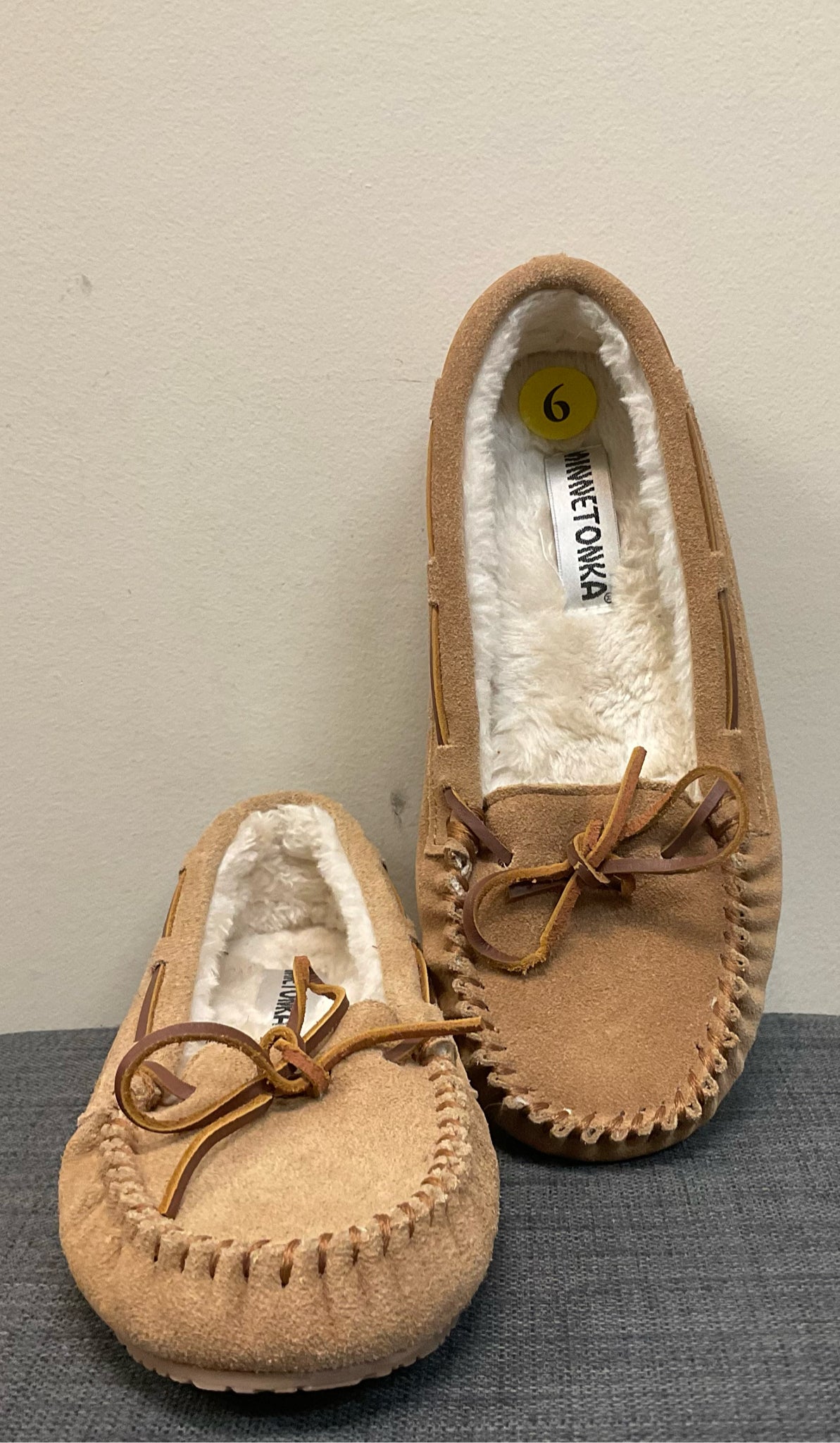 9 MINNETONKA Tan SHOES