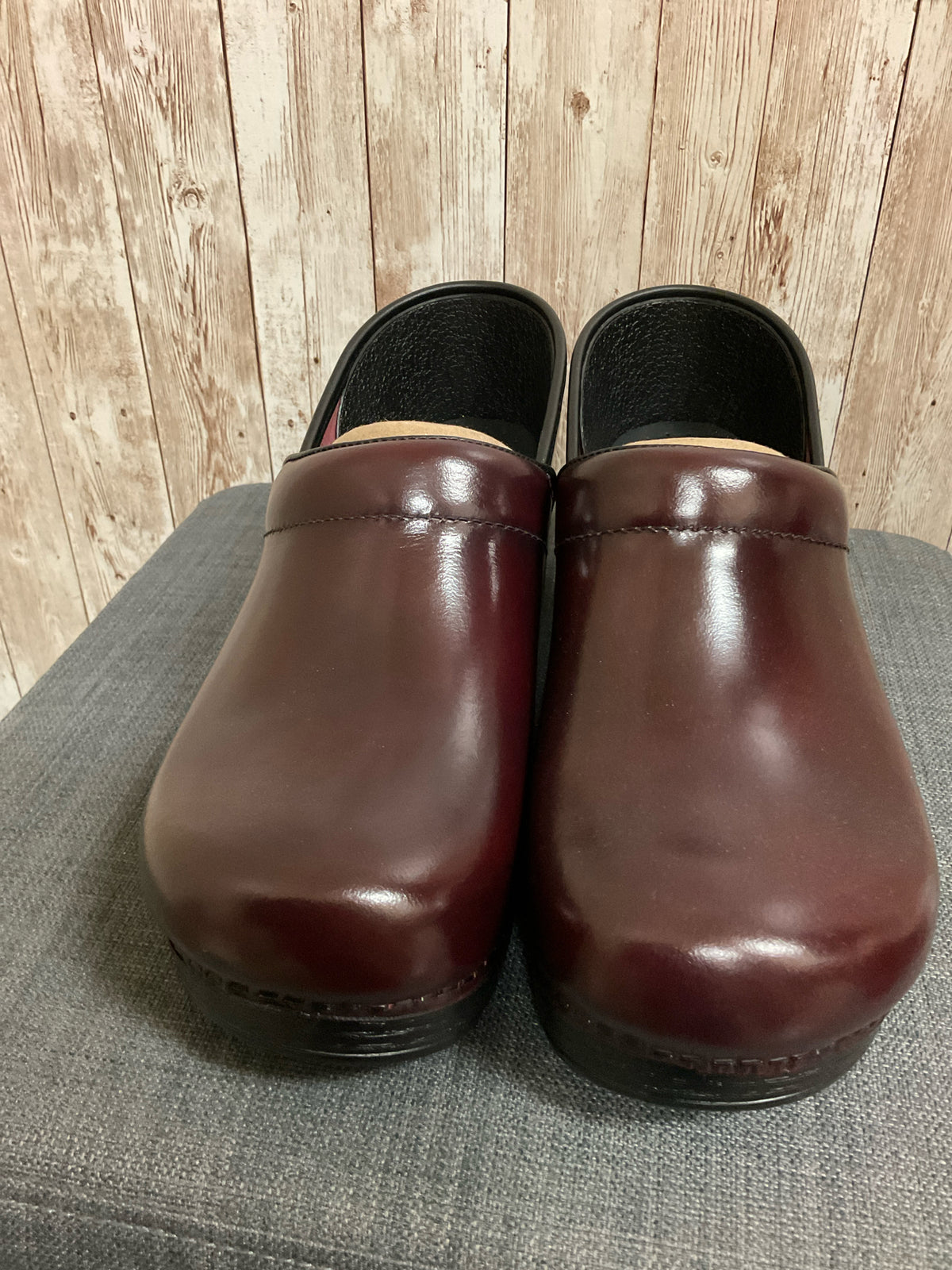 9.5 DANSKO MERLOT Clogs