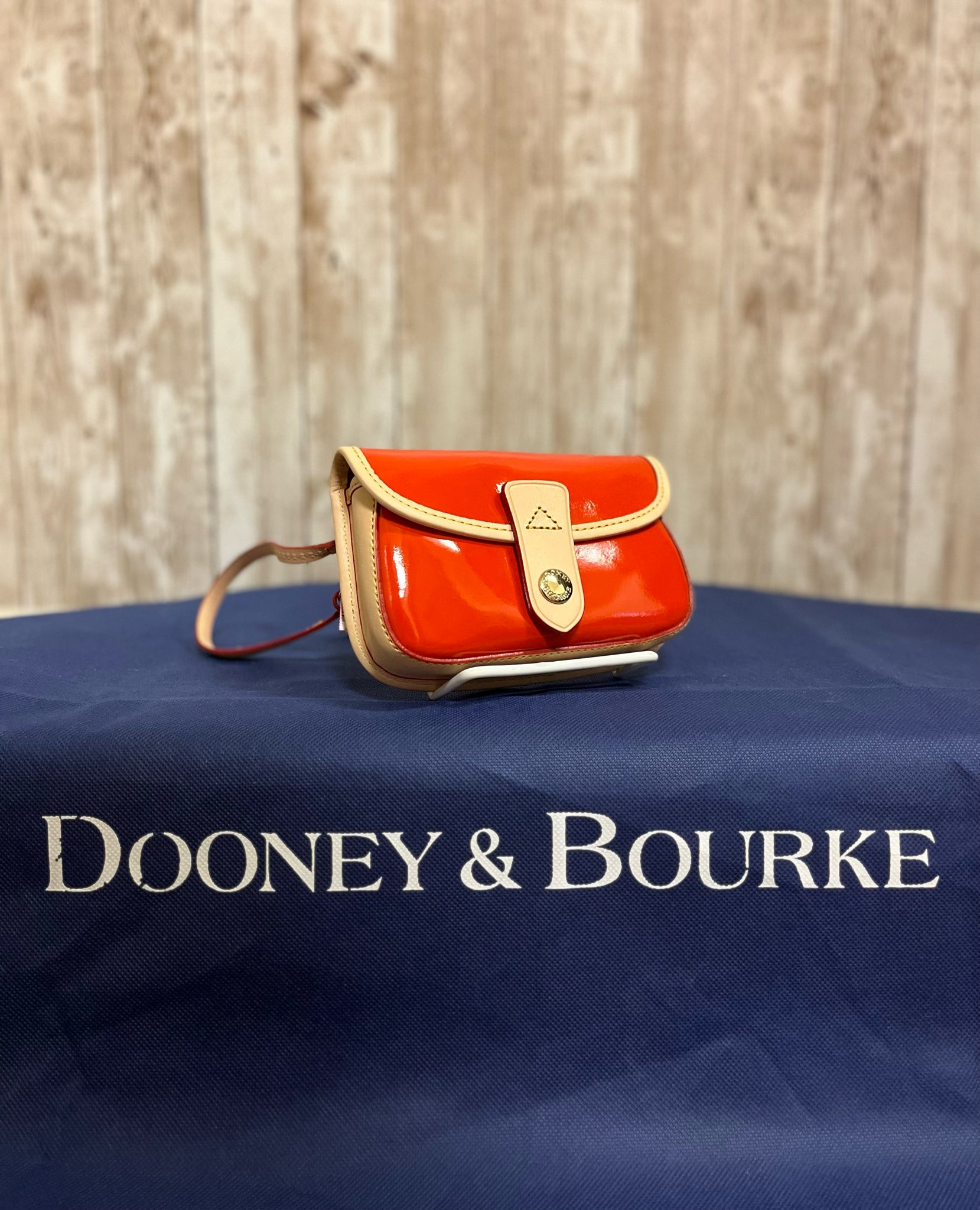 DOONEY&BOURKE Wristlet