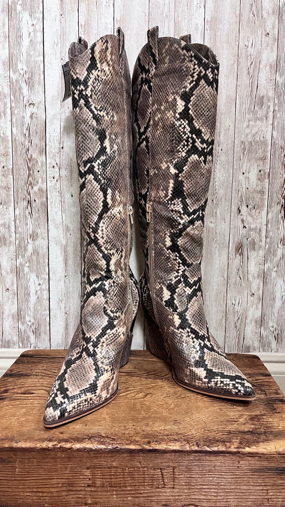 10 JESSICA SIMPSON SNAKE Boots