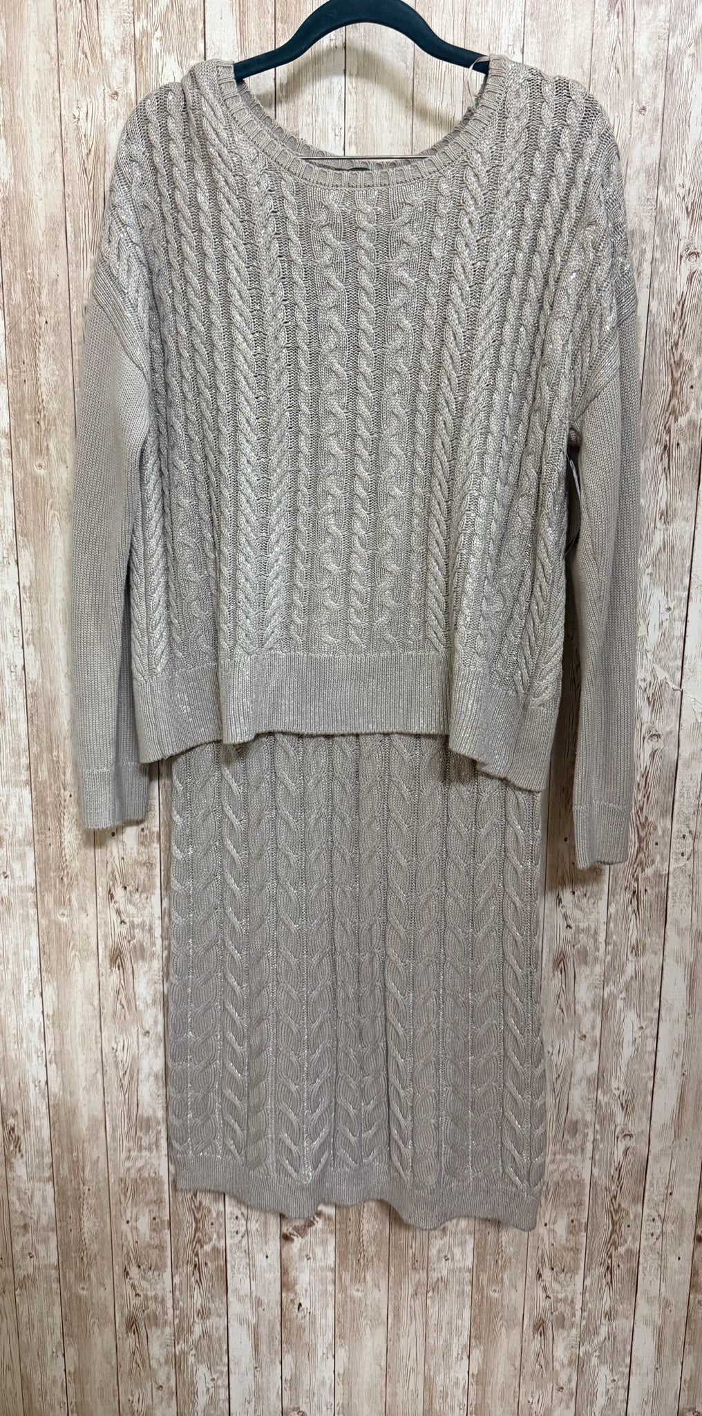 Size M VINCE CAMUTO GREY 2 PC SET