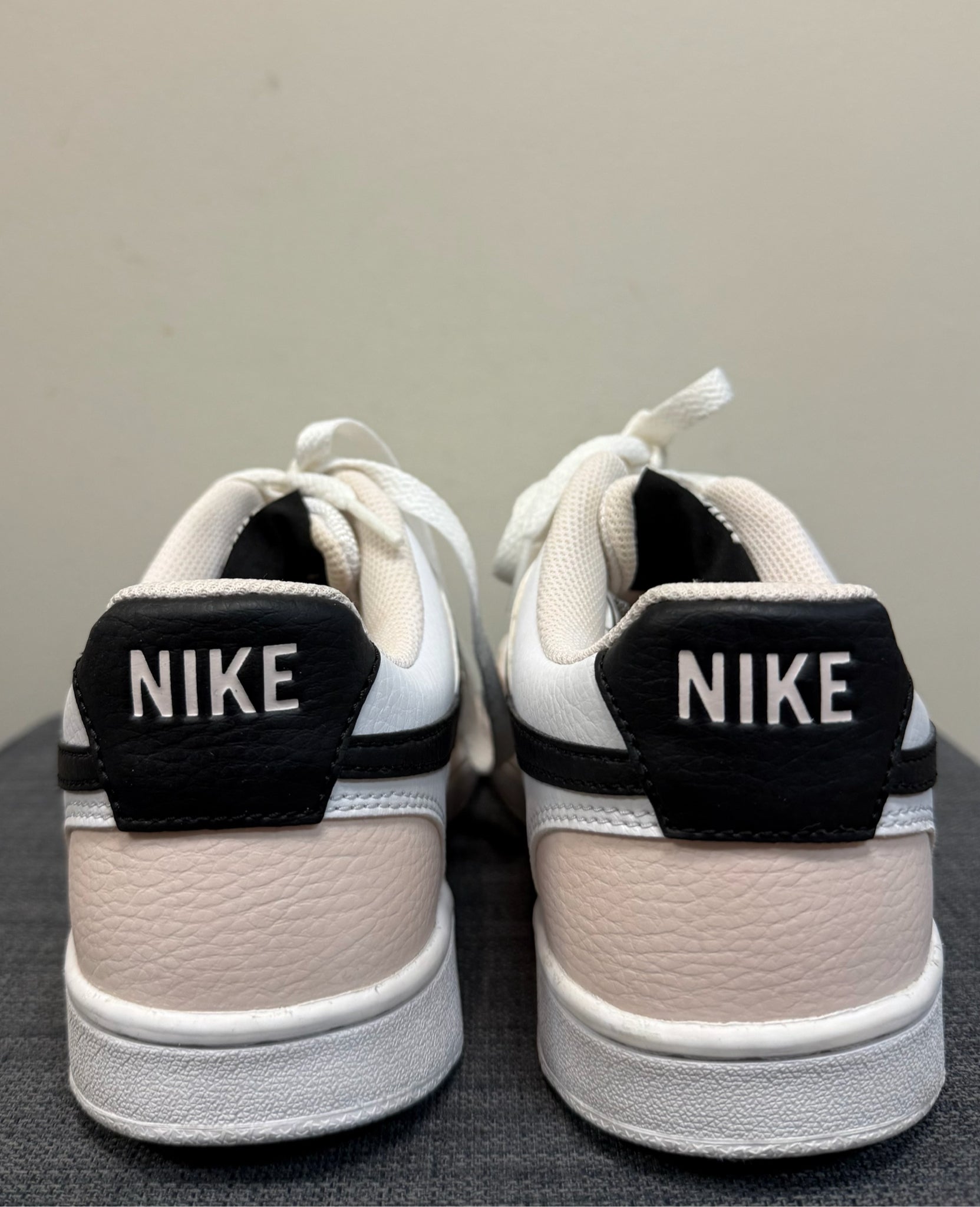 9 NIKE White SHOES