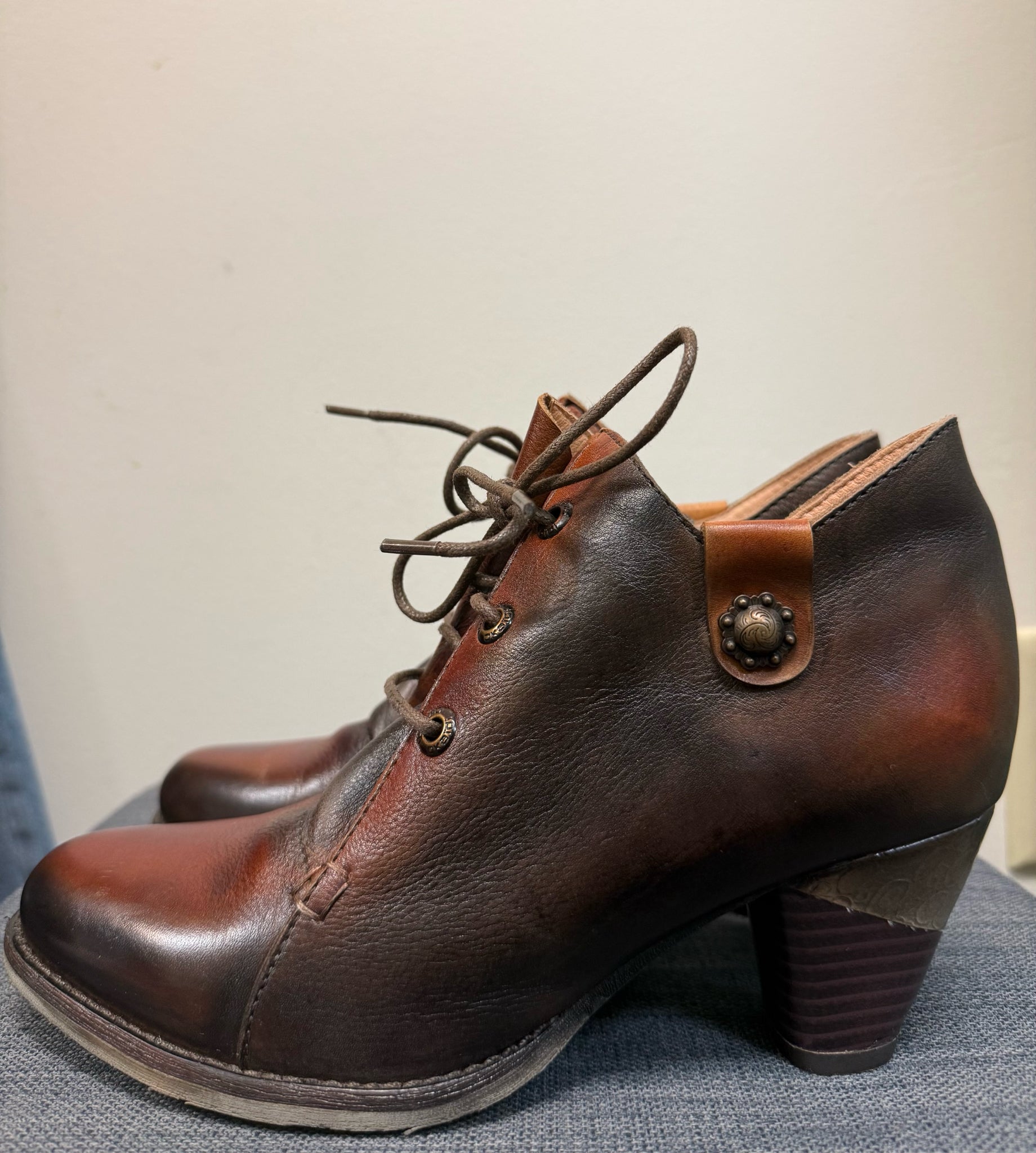 8 L'ARTISTE Brown Boots