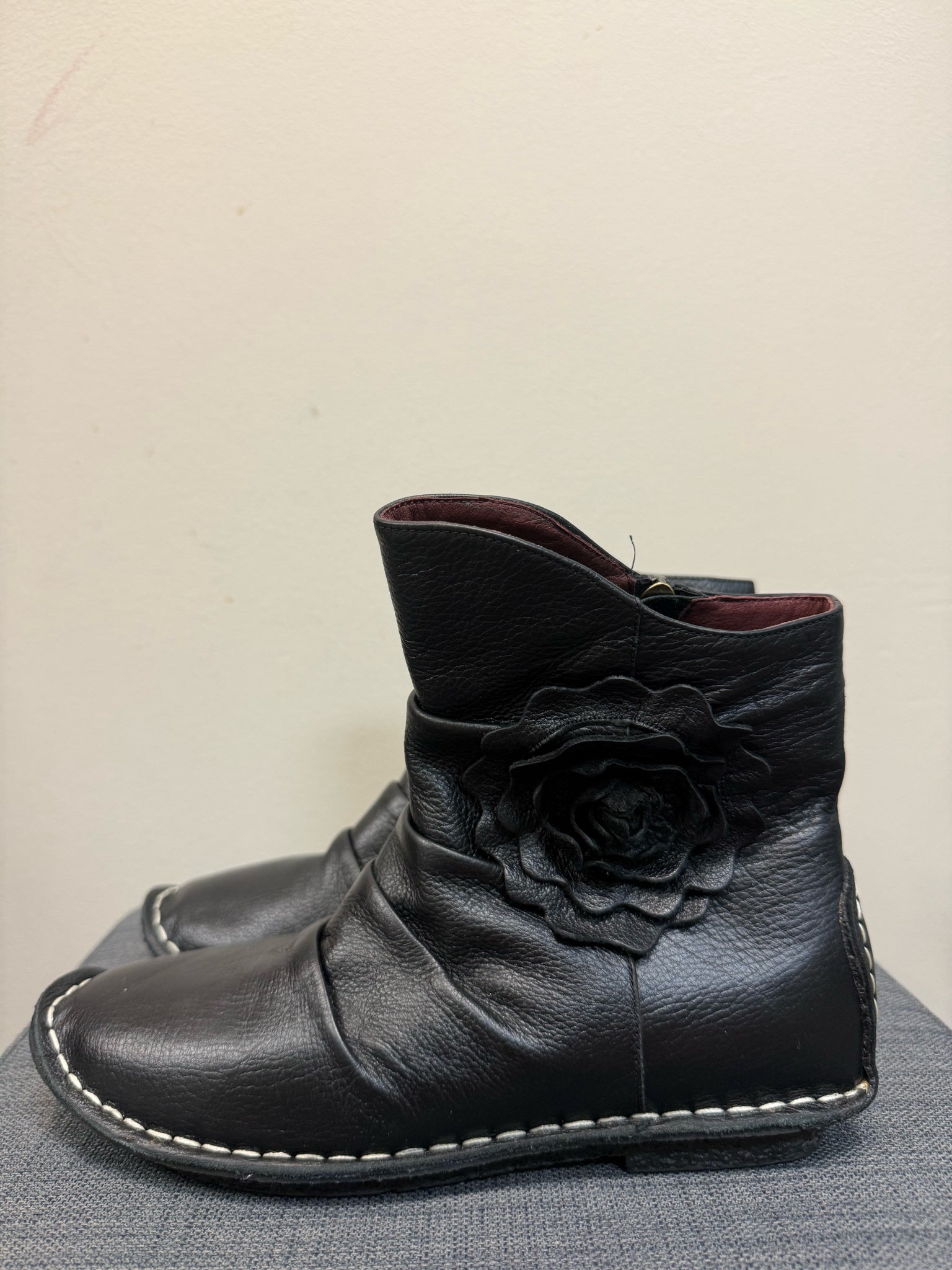 L'ARTISTE 6.5 Black Boots