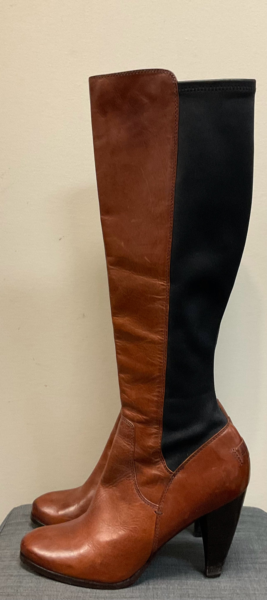 10 FRYE COGNAC AND BLACK Boots