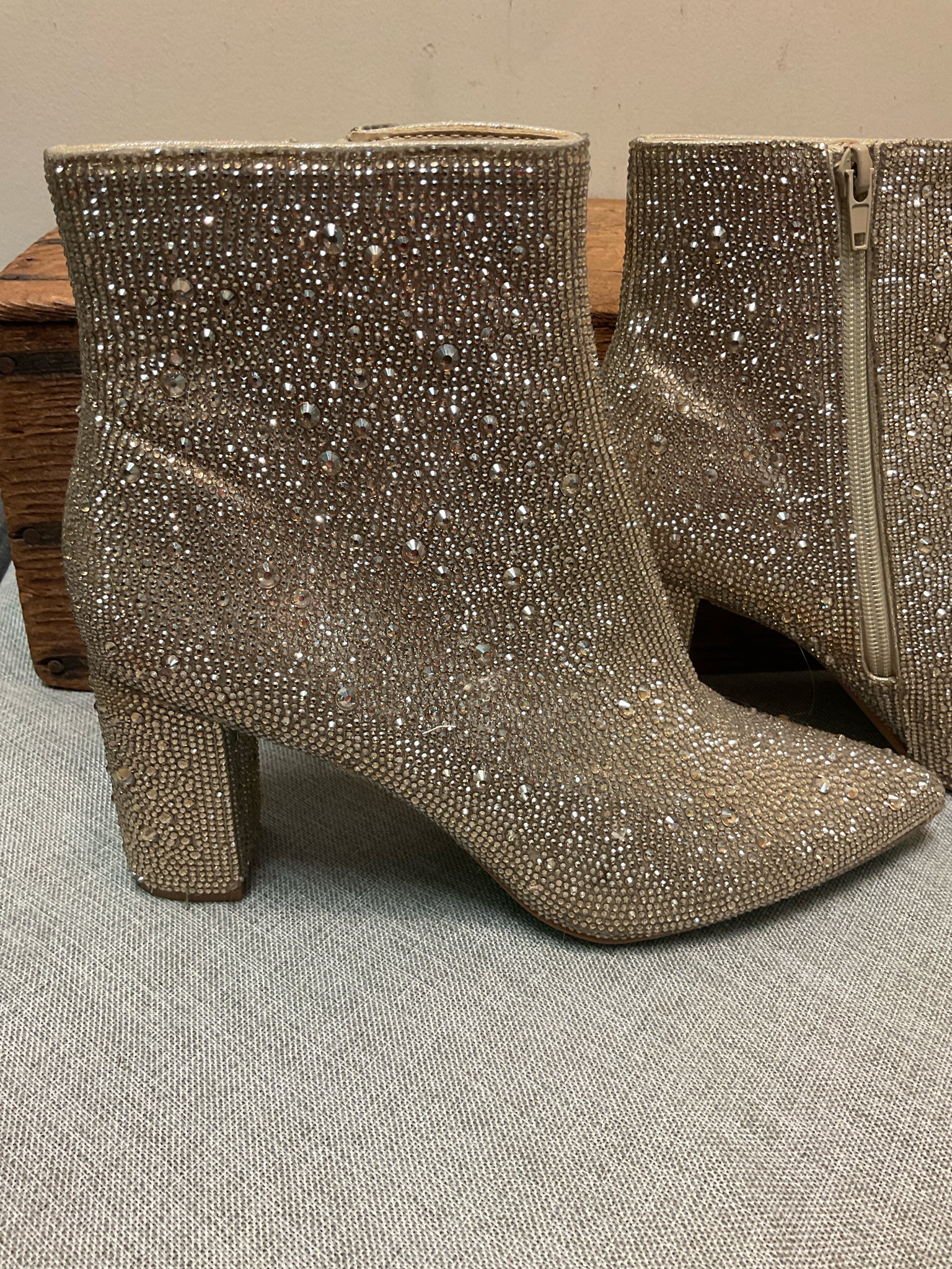 9 BETSEY JOHNSON SEQUINS Boots