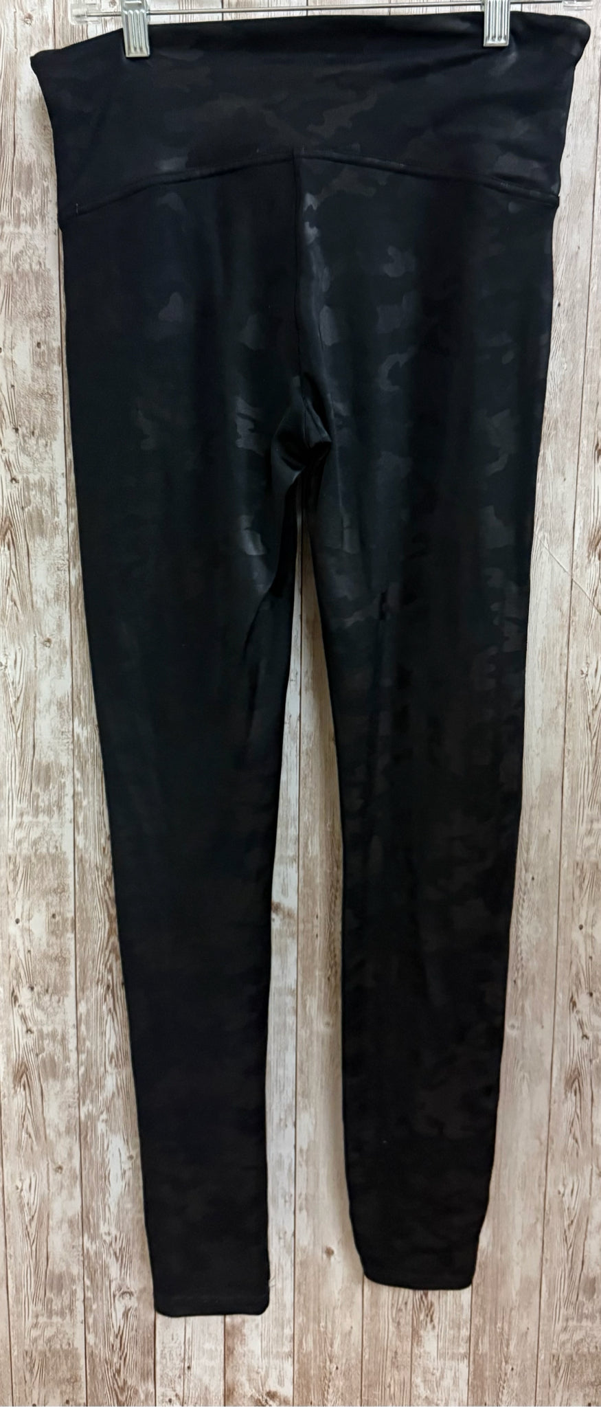 Size L SPANX BLACK CAMO Leggings