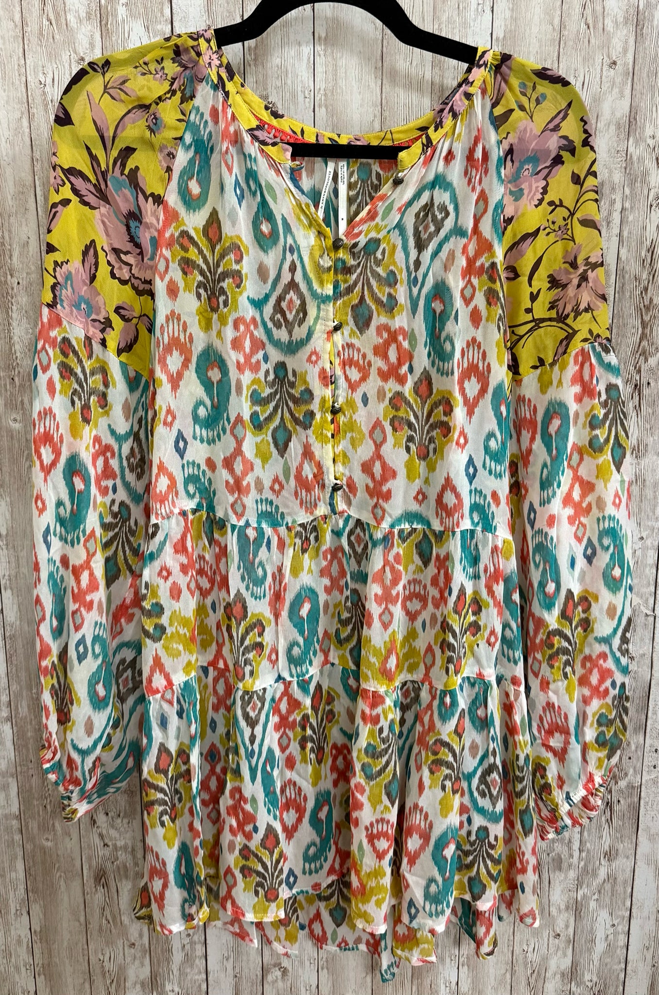 Size M ANTHROPOLOGIE WHITE AND YELLOW PRINT Top