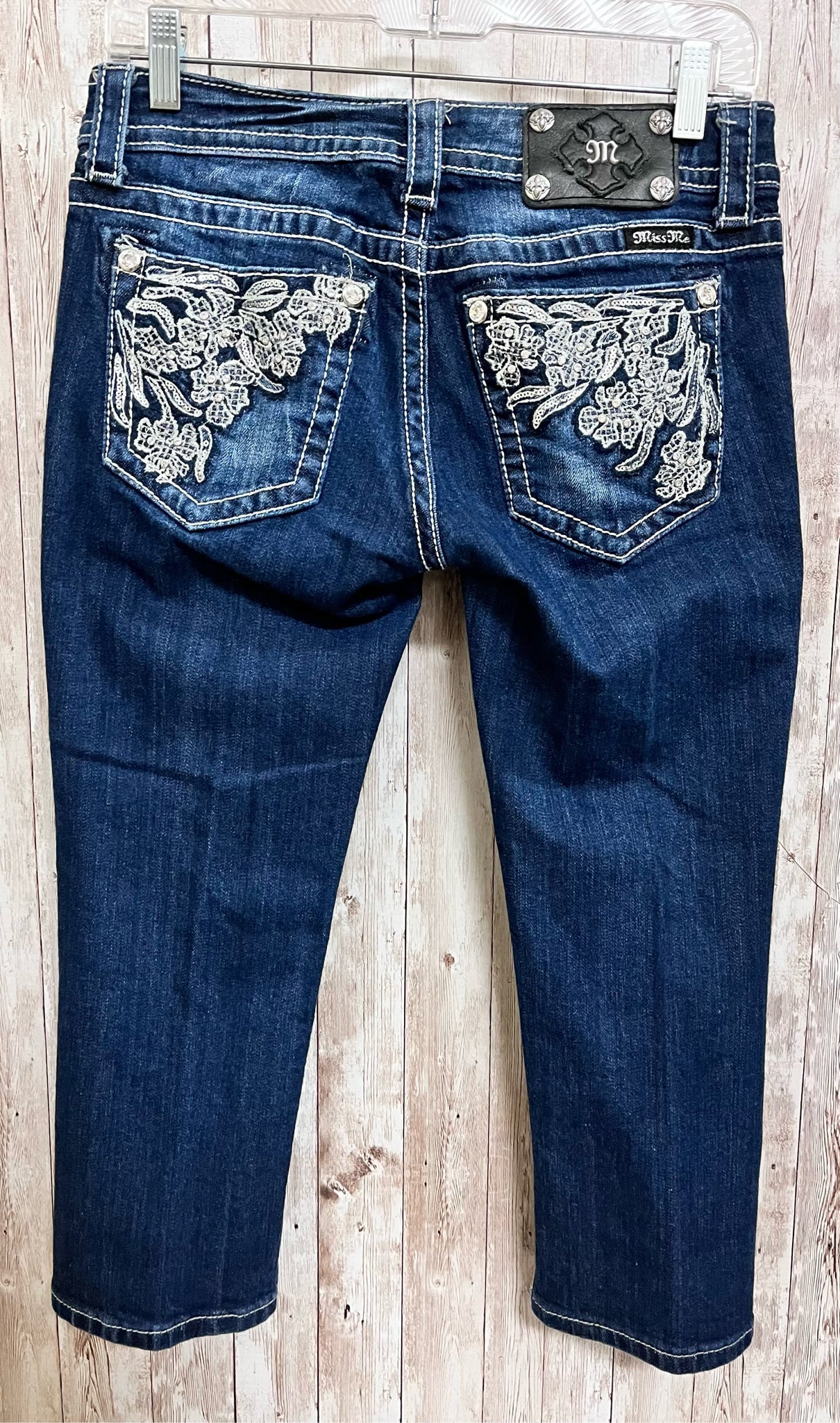 MISS ME Size 27 BLUE DENIM Capris