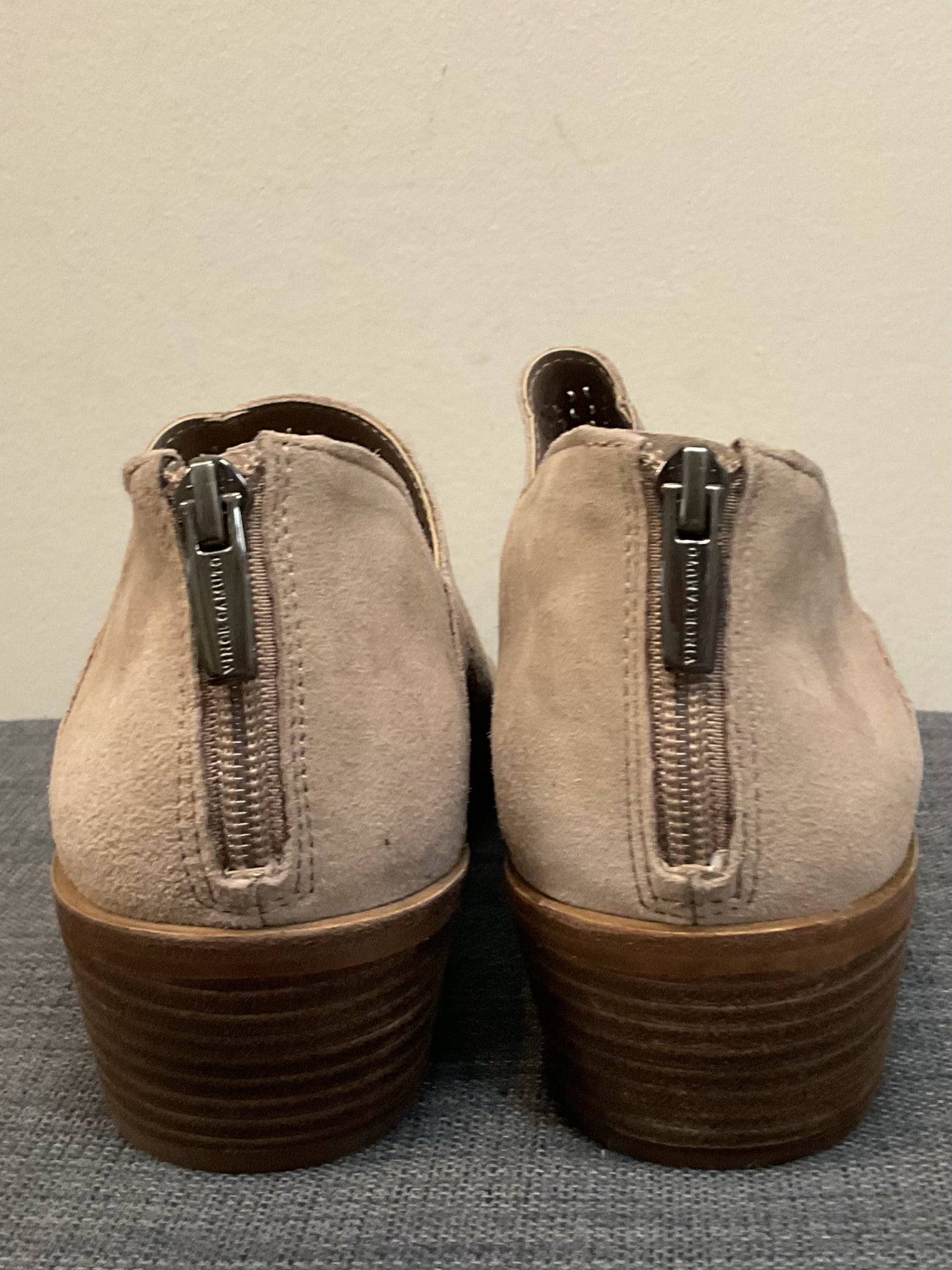 11 VINCE CAMUTO LIGHT TAUPE SHOES
