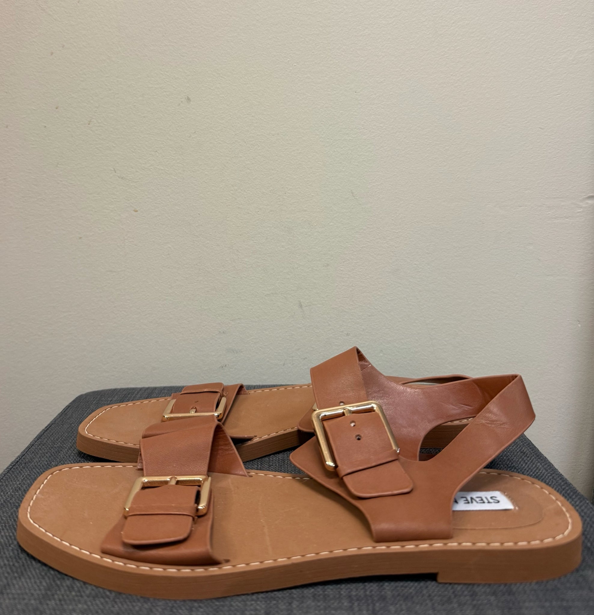 10 STEVE MADDEN Brown Sandals