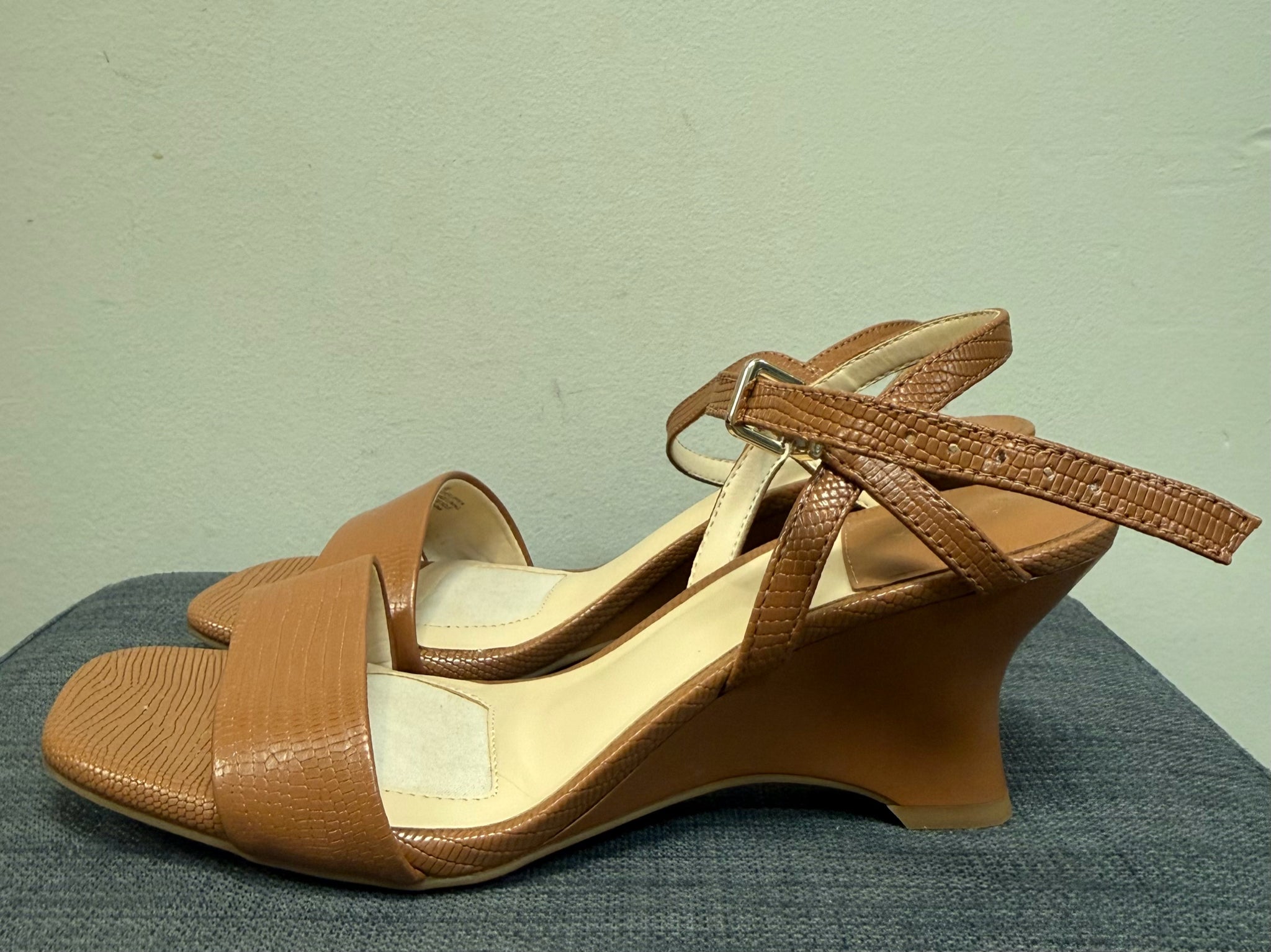 8 ALEX MARIE Brown Sandals