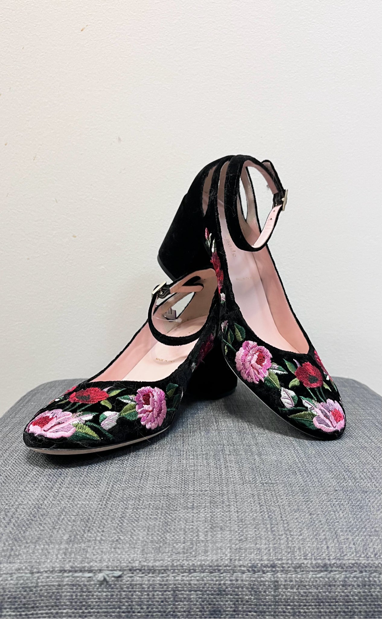 BLACK FLORAL KATE SPADE 8 SHOES