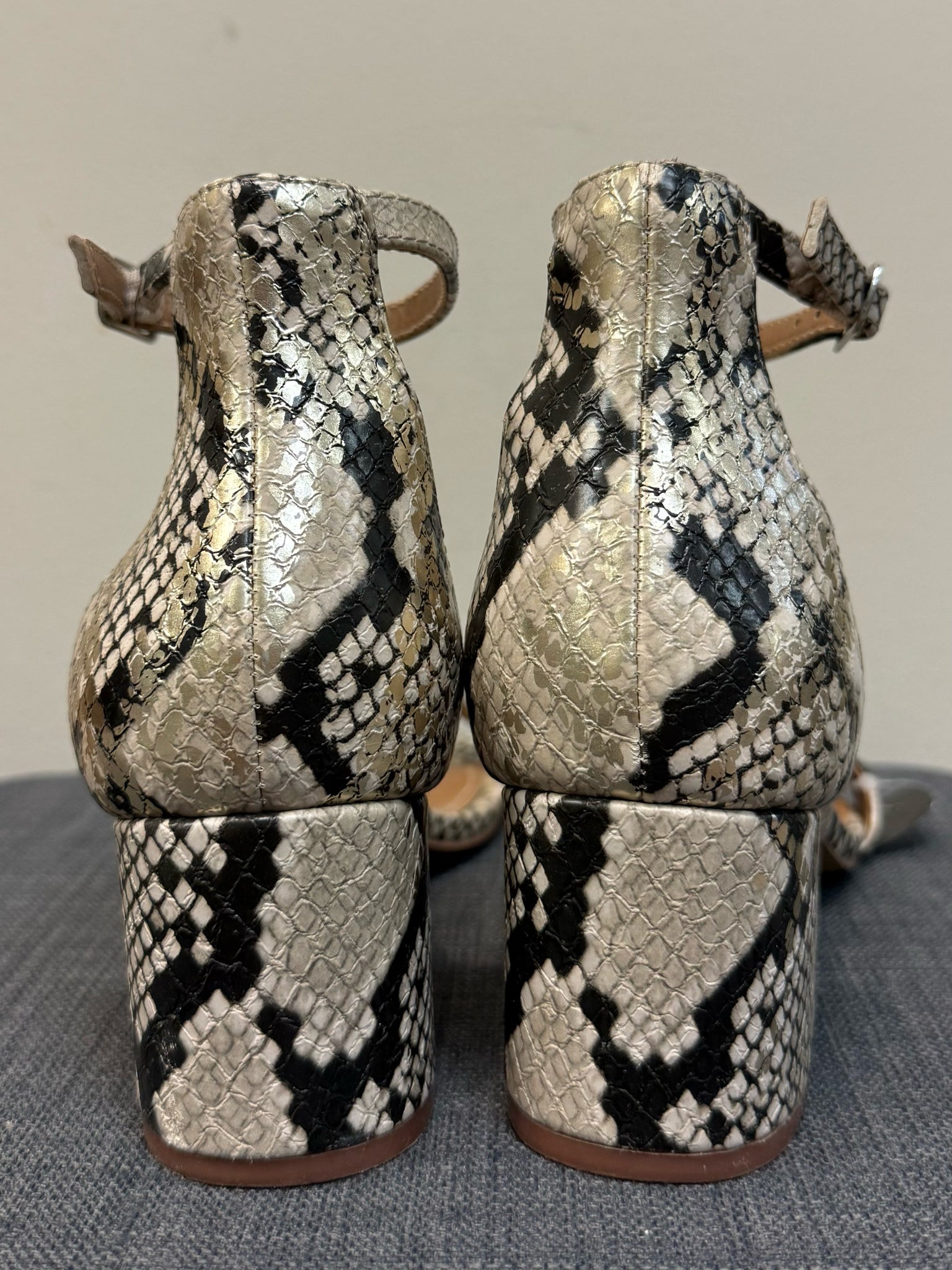 8.5 STEVE MADDEN SNAKE SHOES
