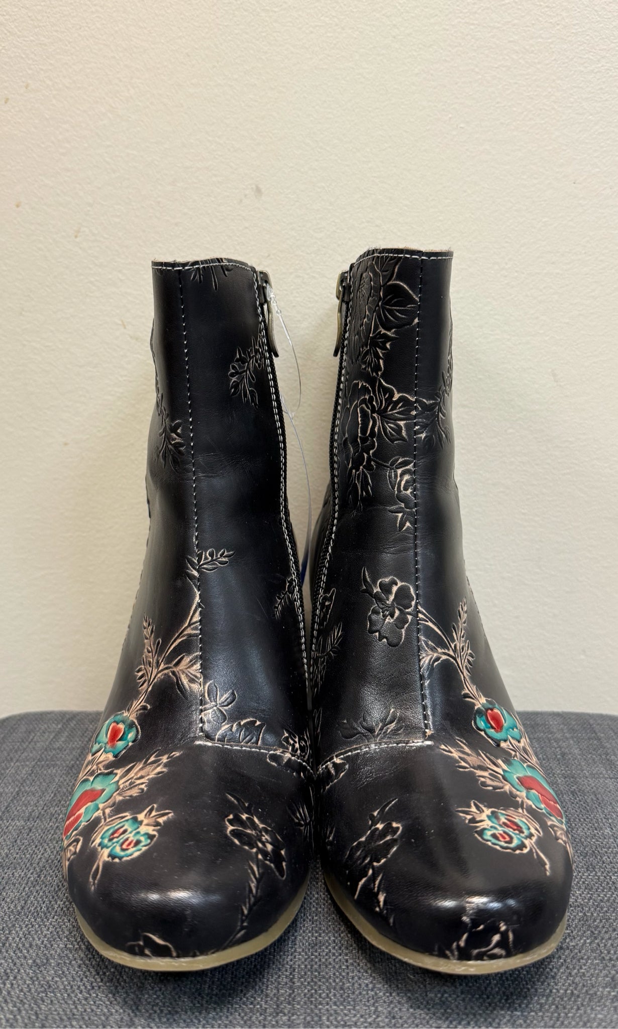 8 L'ARTISTE BLACK FLORAL Boots