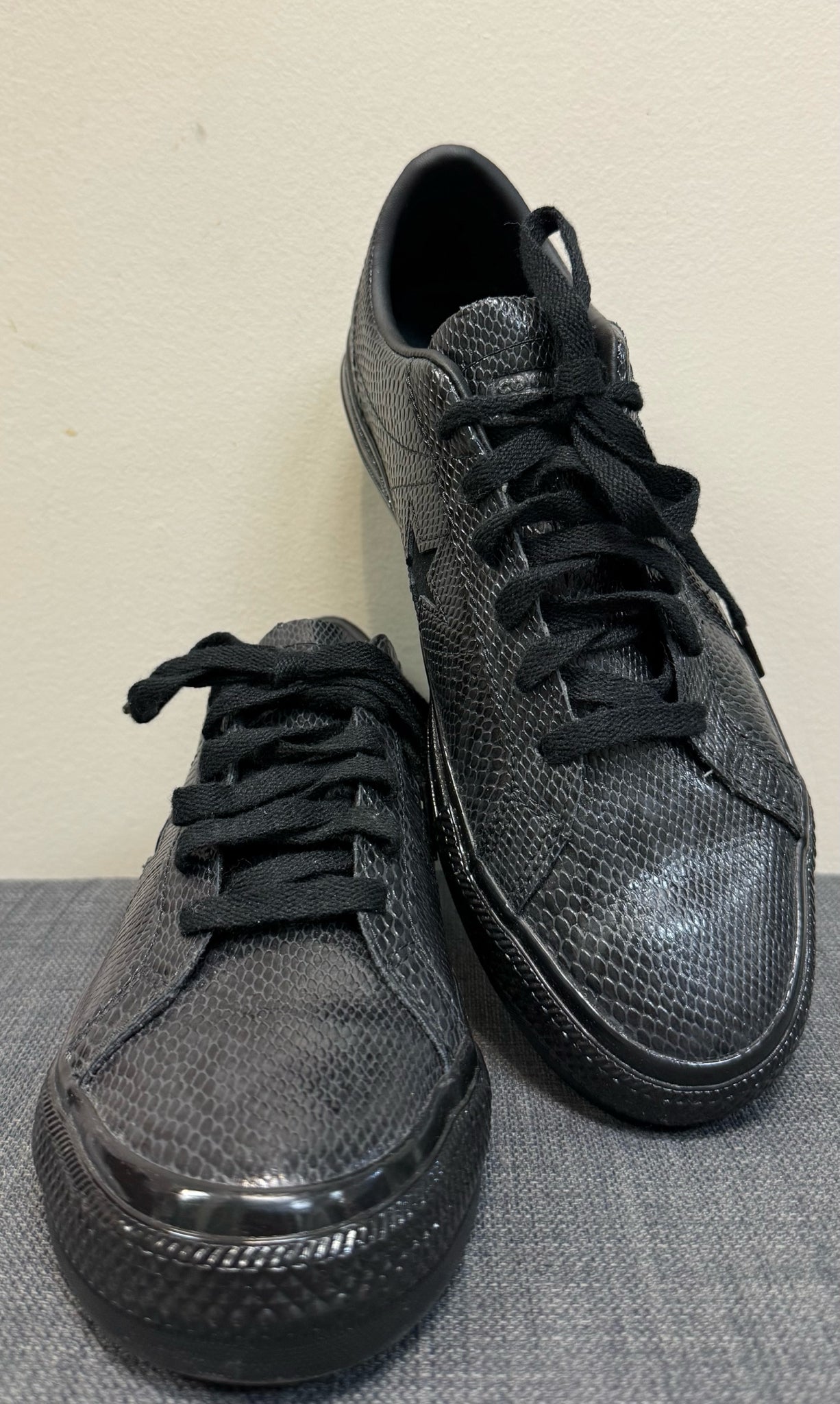 7.5 CONVERSE BLACK SNAKE SHOES
