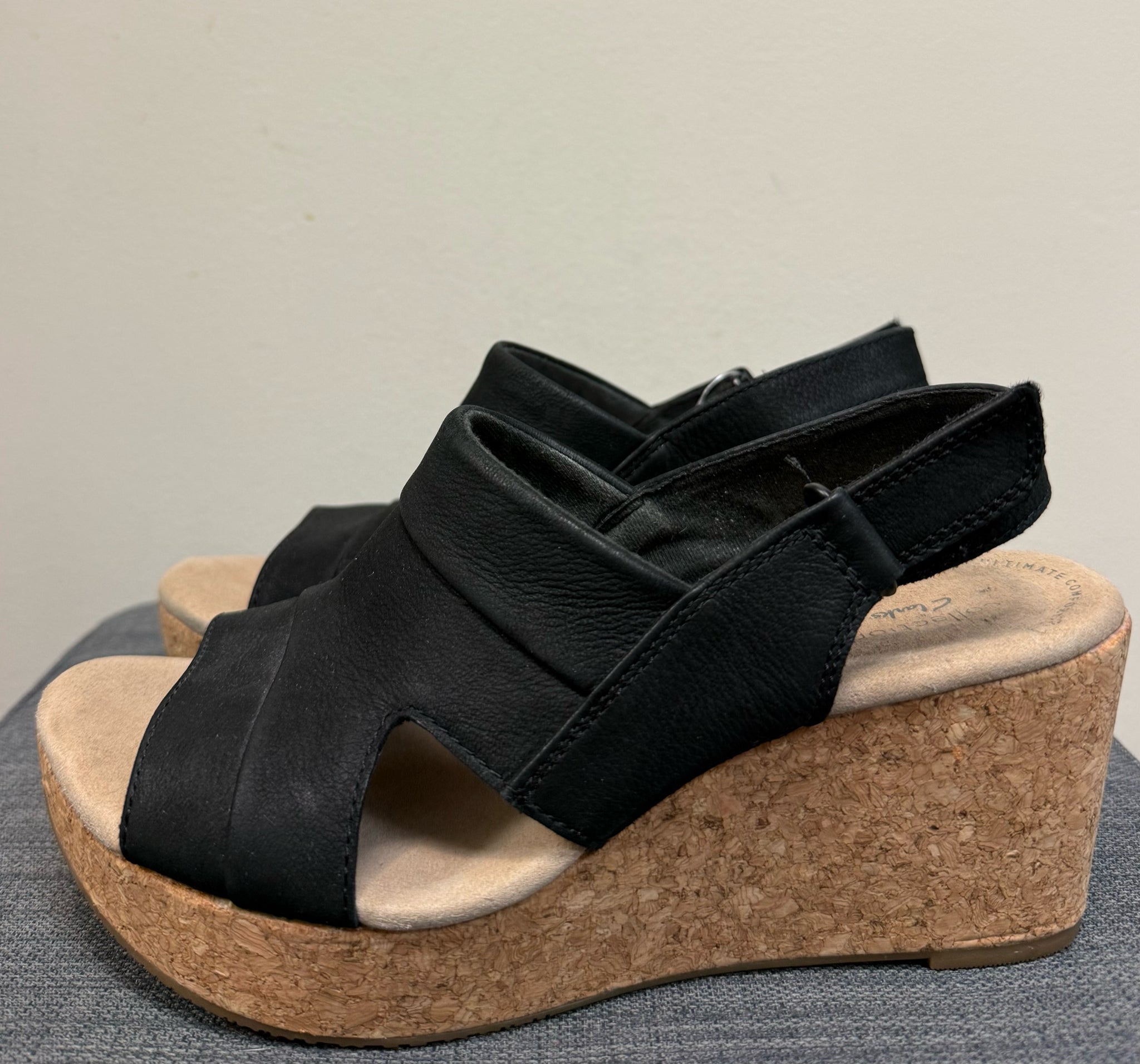 8.5 CLARKS Black Sandals