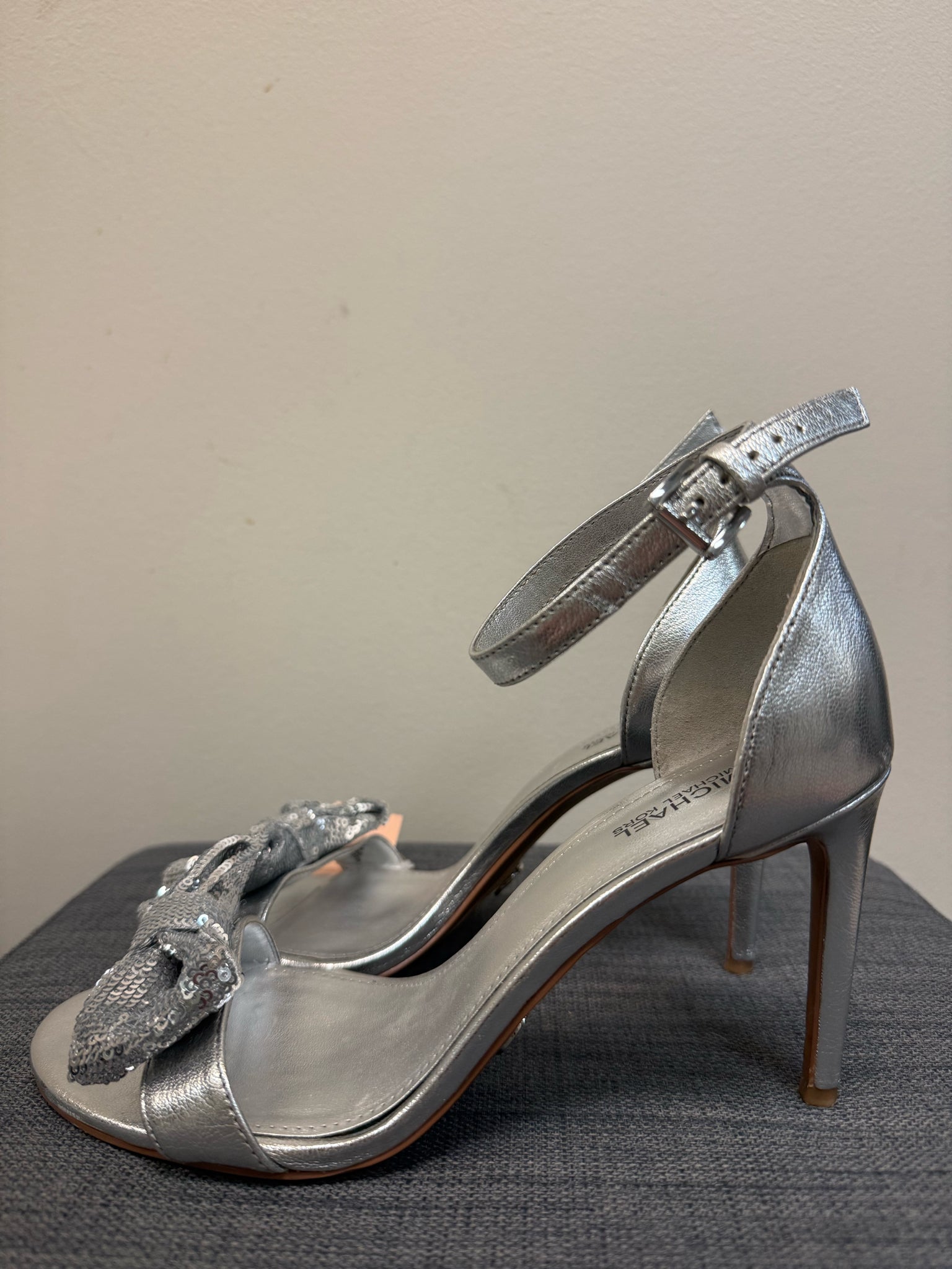 MICHAEL KORS 6.5 Silver Sandals