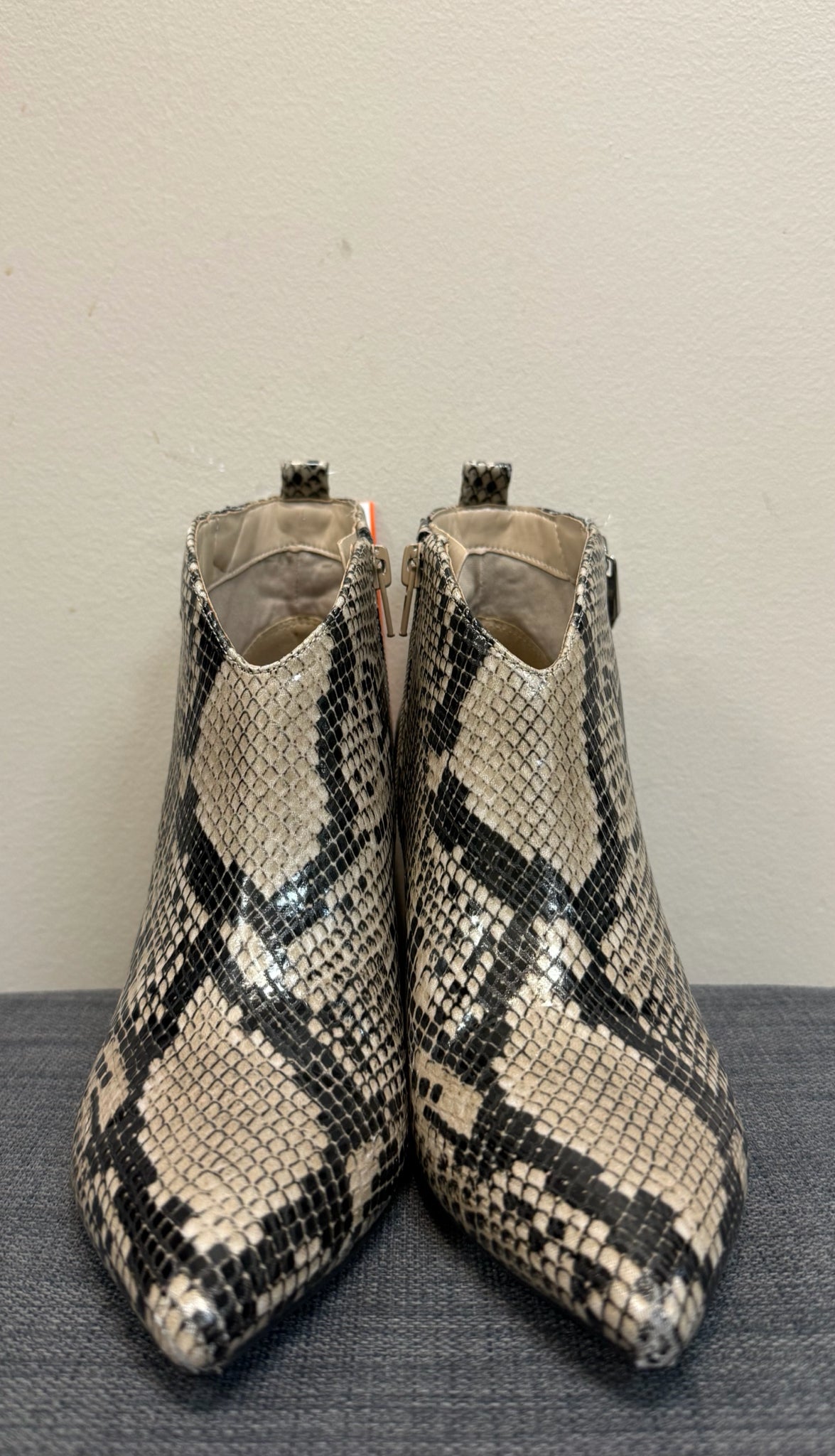 6.5 MARC FISHER SNAKE Boots