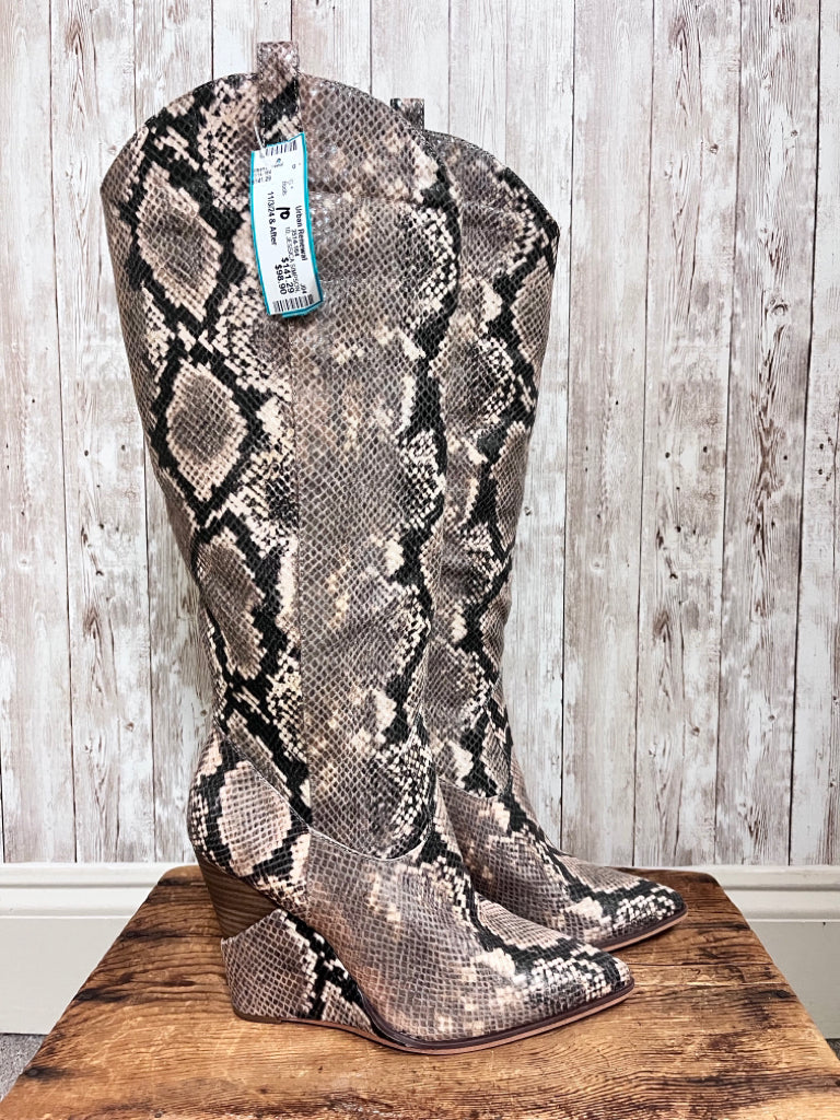 10 JESSICA SIMPSON SNAKE Boots