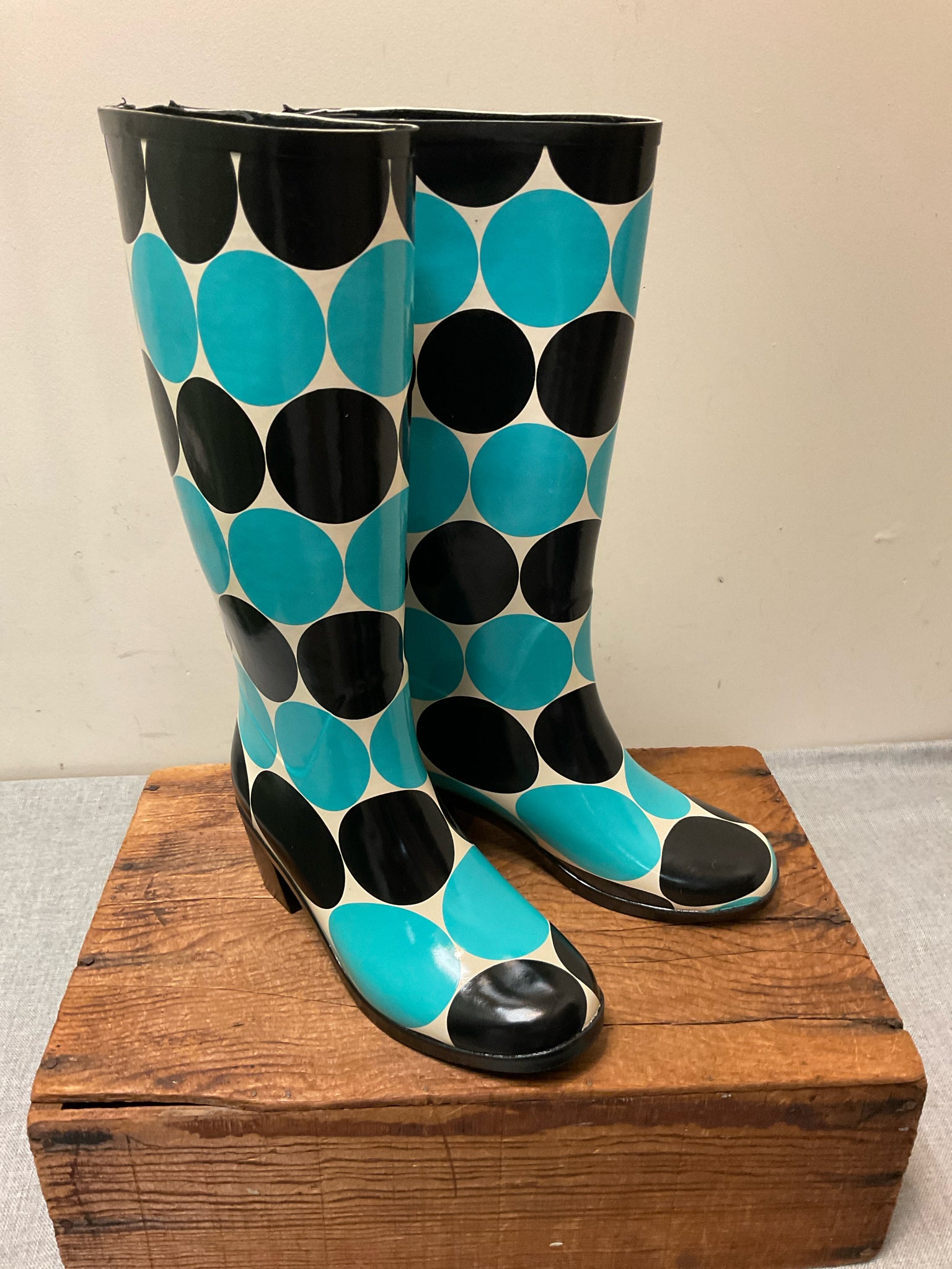 KATE SPADE 8 TURQUOISE AND BLACK Boots