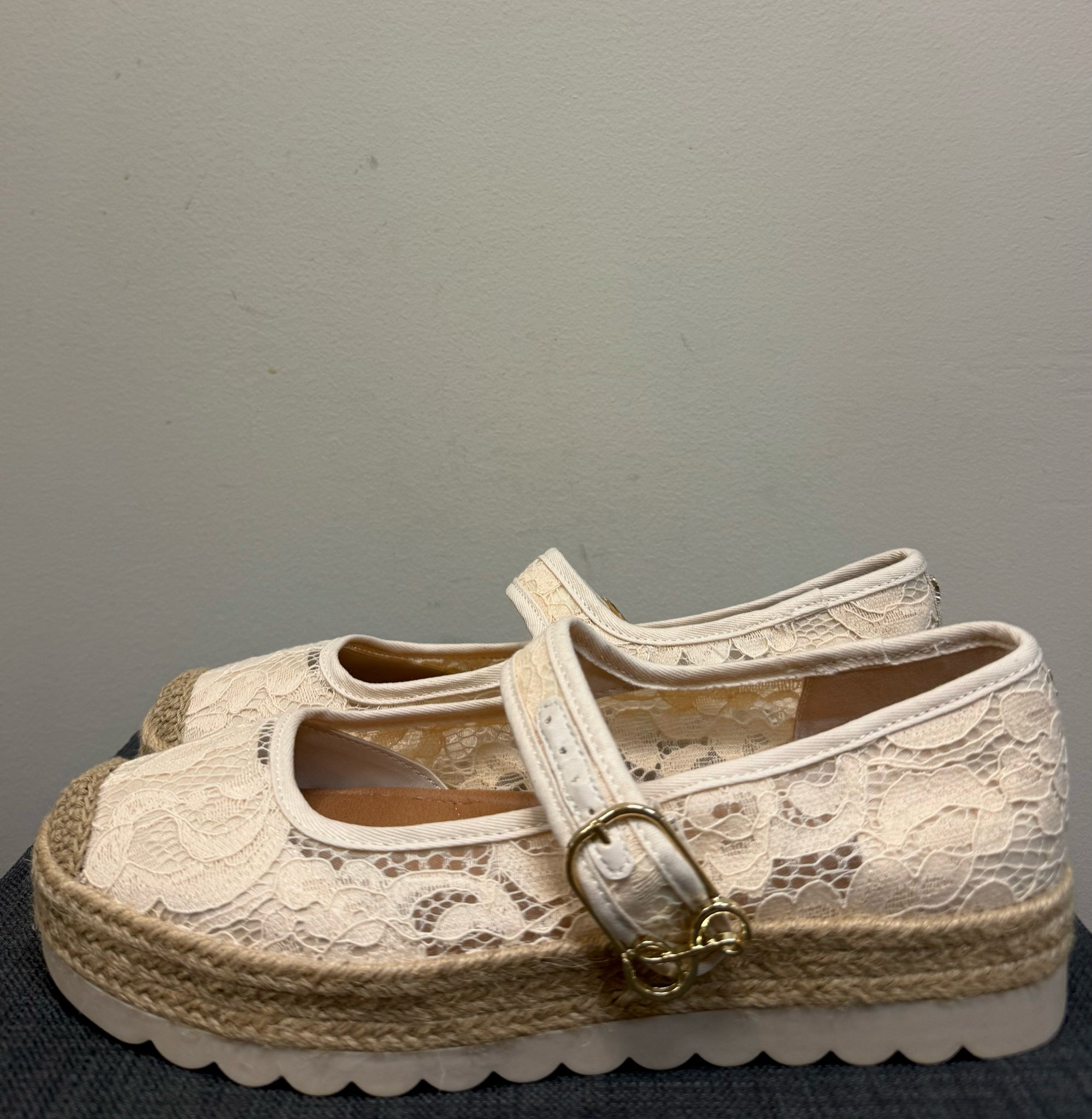 9 SAM & LIBBY Cream SHOES