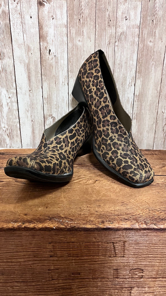 CHARLESTON SHOE CO TAN LEOPARD 10 SHOES