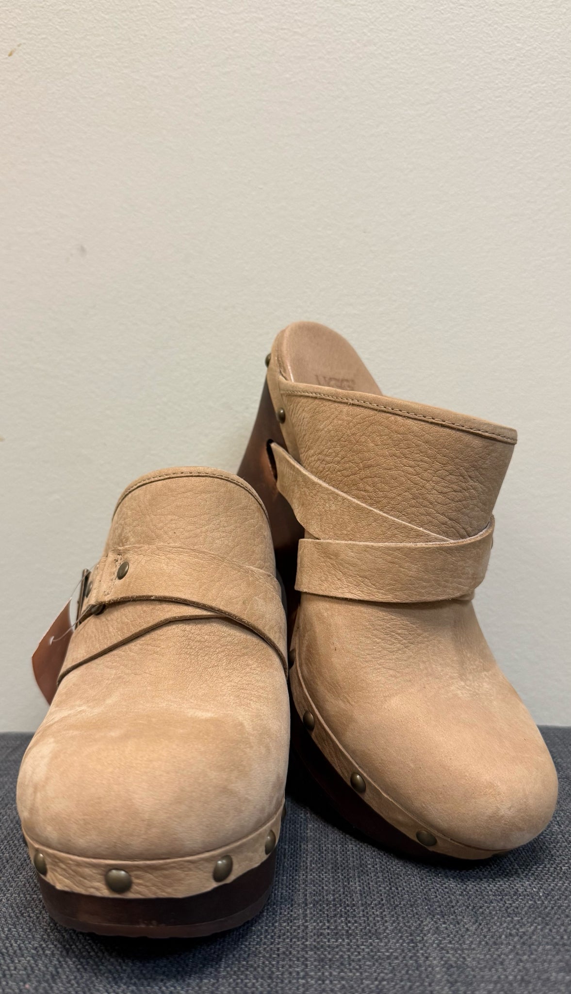 UGG 7 Tan SHOES