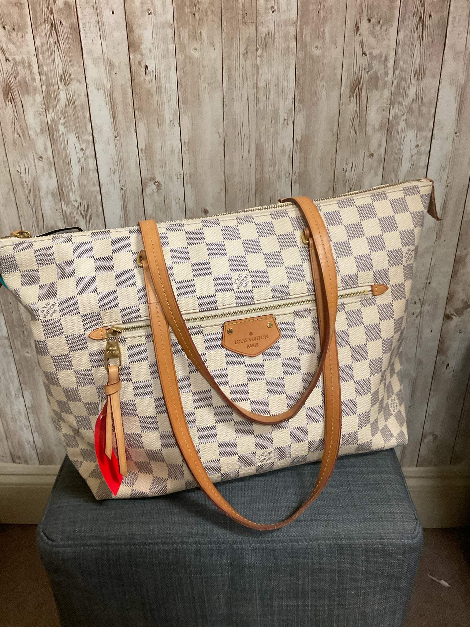 LOUIS VUITTON Tote