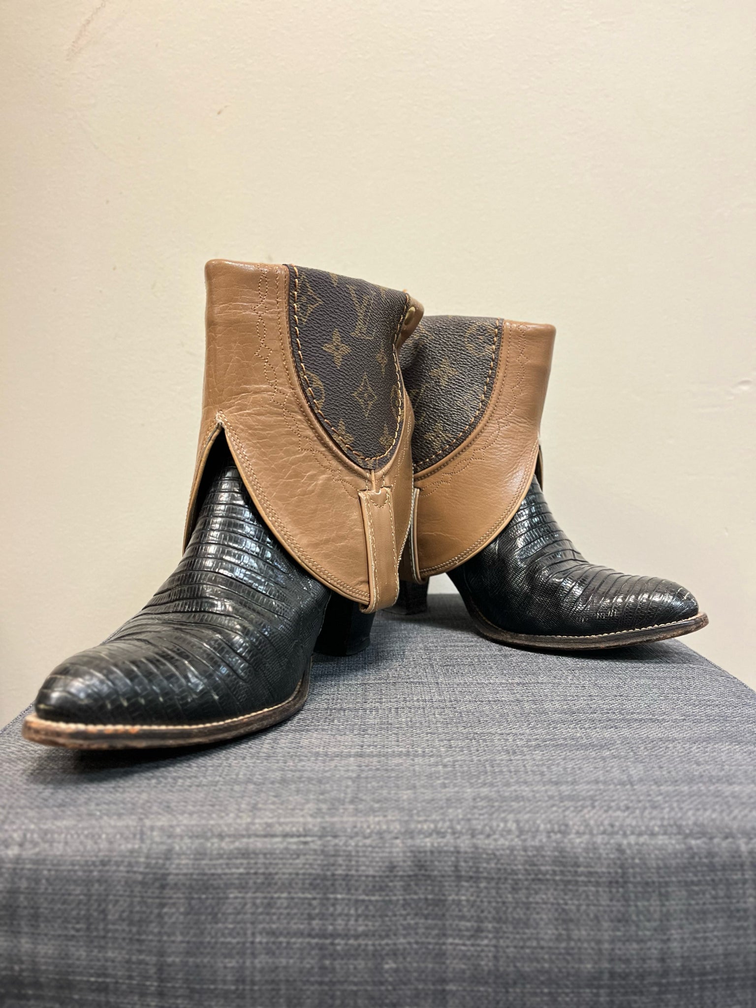7 BLACK AND BROWN Boots