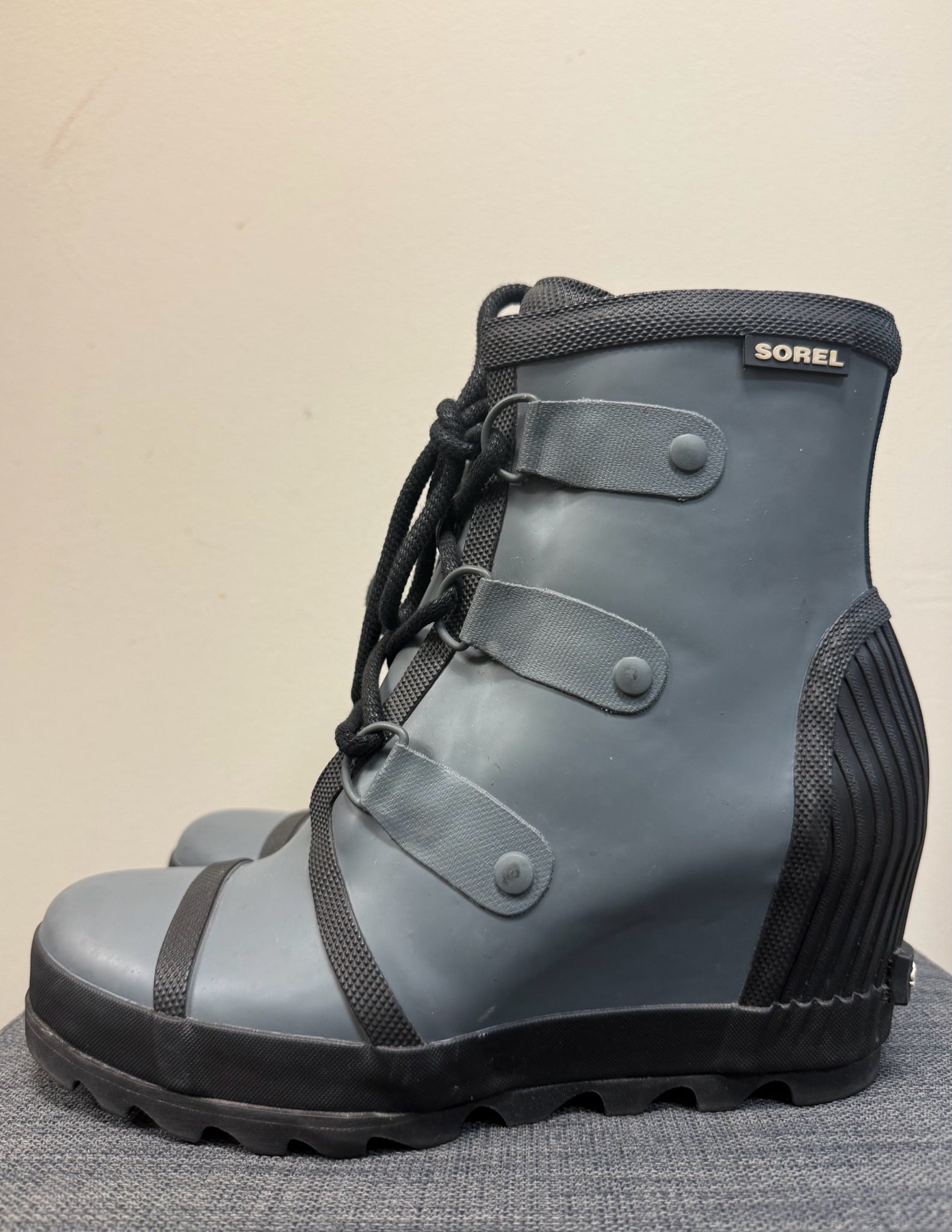 9 SOREL GREY Boots