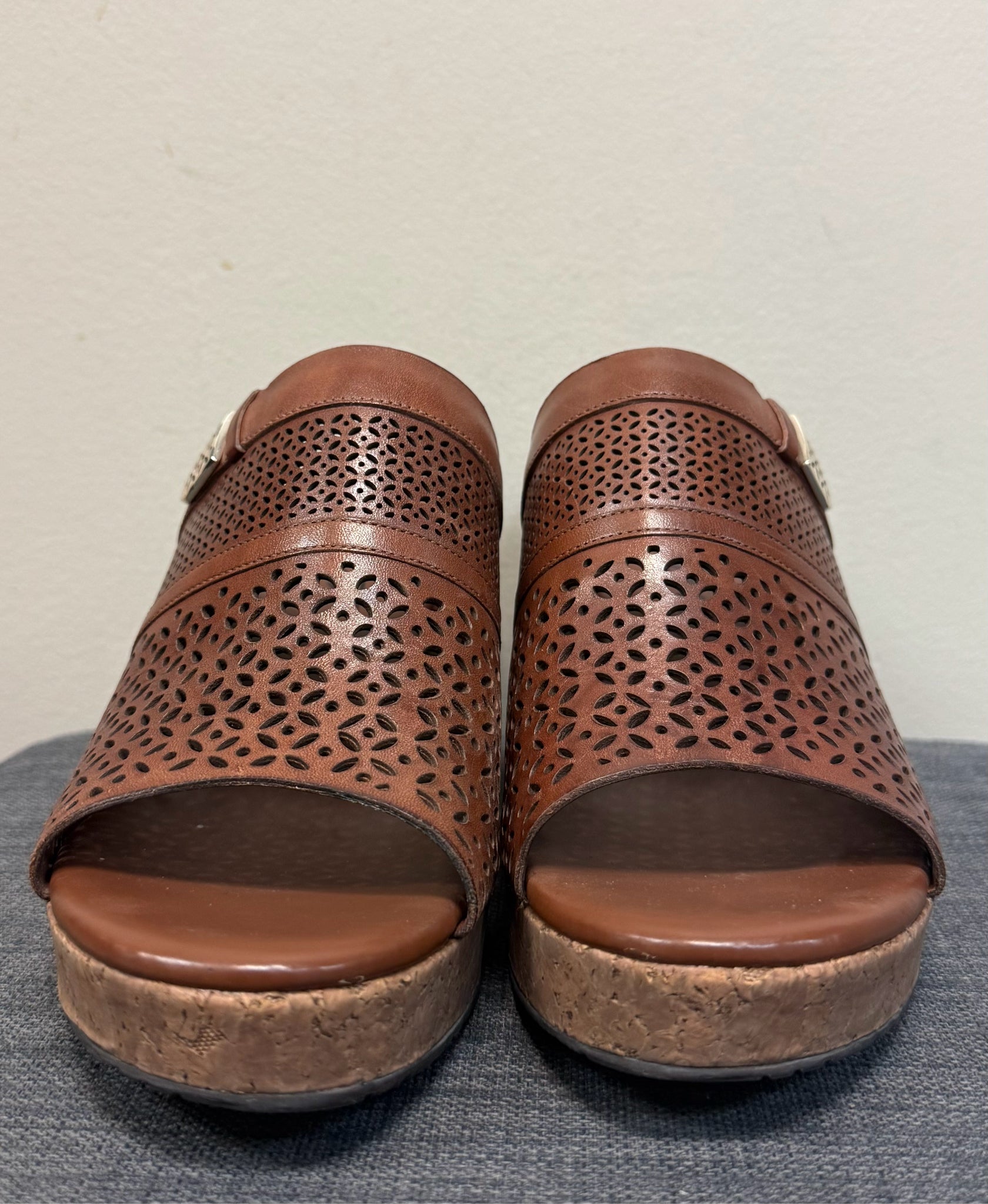 10 BRIGHTON Brown Sandals