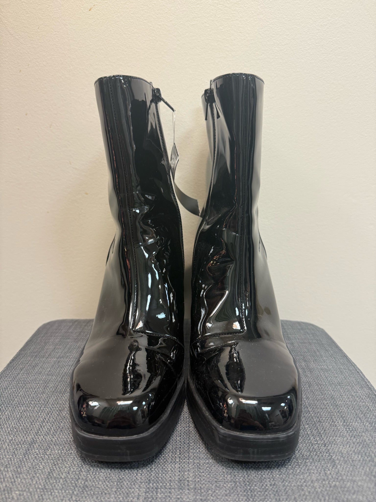 9.5 BP. Black Boots