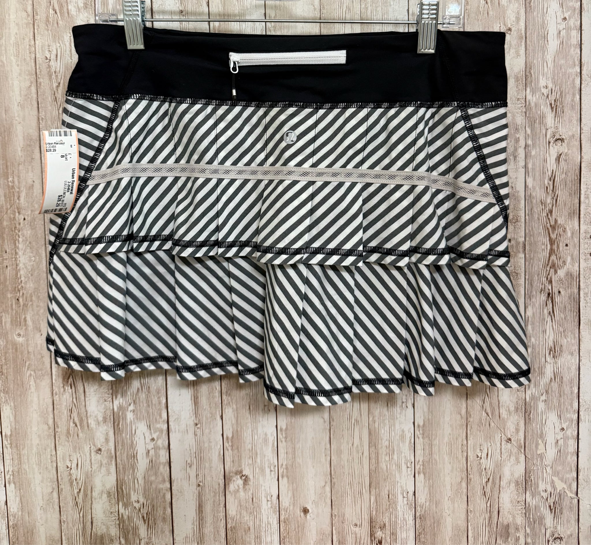 Size 8 LULULEMON WHITE STRIPE skort